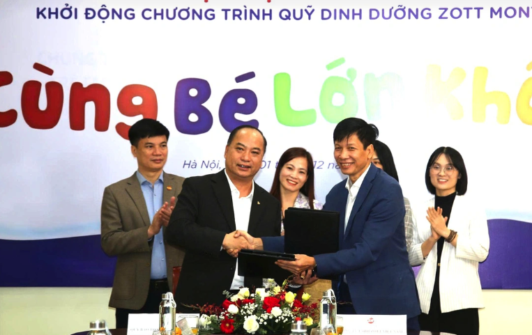 Trao tặng 140.000 hũ sản phẩm Zott Monte cho trẻ em vùng cao - Ảnh 1.