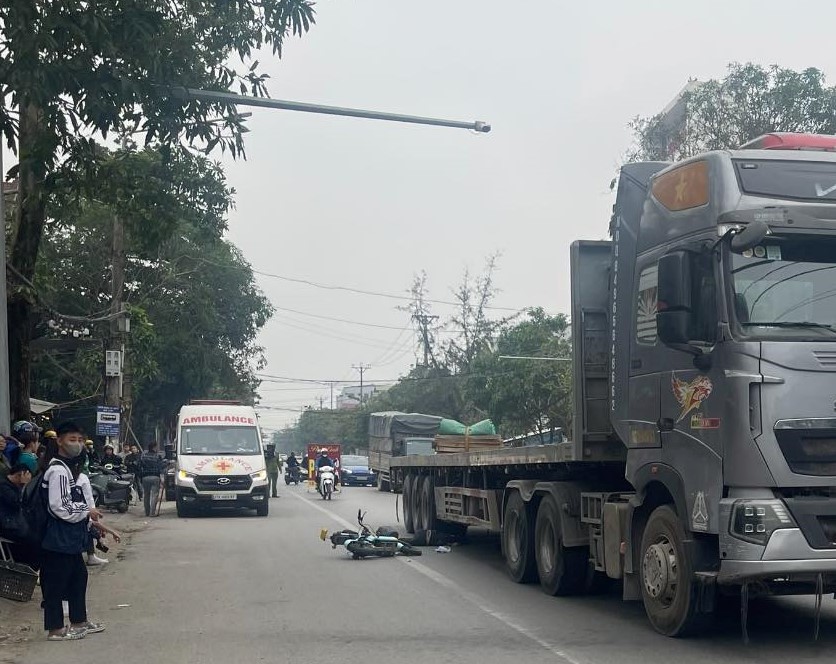 Va chạm xe đầu k&eacute;o tr&ecirc;n đường đi kh&aacute;m bệnh về, cụ &ocirc;ng 79 tuổi tử vong - Ảnh 1.