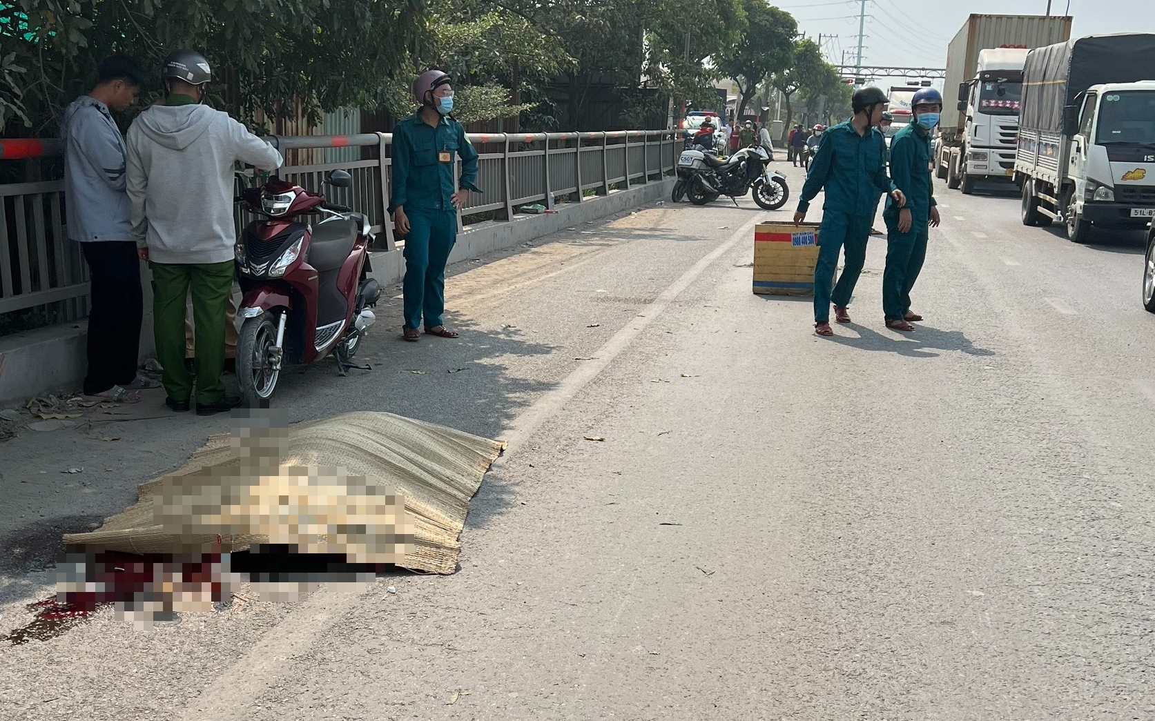 Tìm tài xế ô tô gây tai nạn ở đường Võ Chí Công, TPHCM