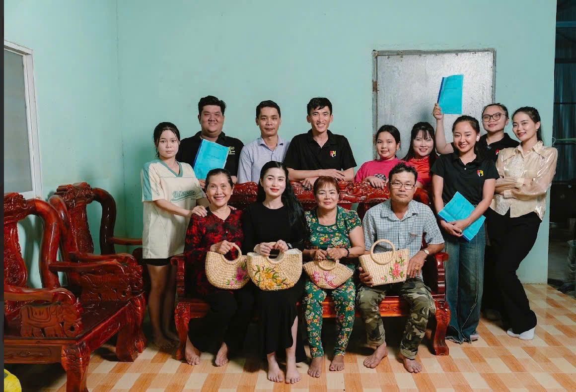 Ngọc Hân: Từ kinh doanh hoa lục bình đến giấc mơ nghệ thuật - Ảnh 3.