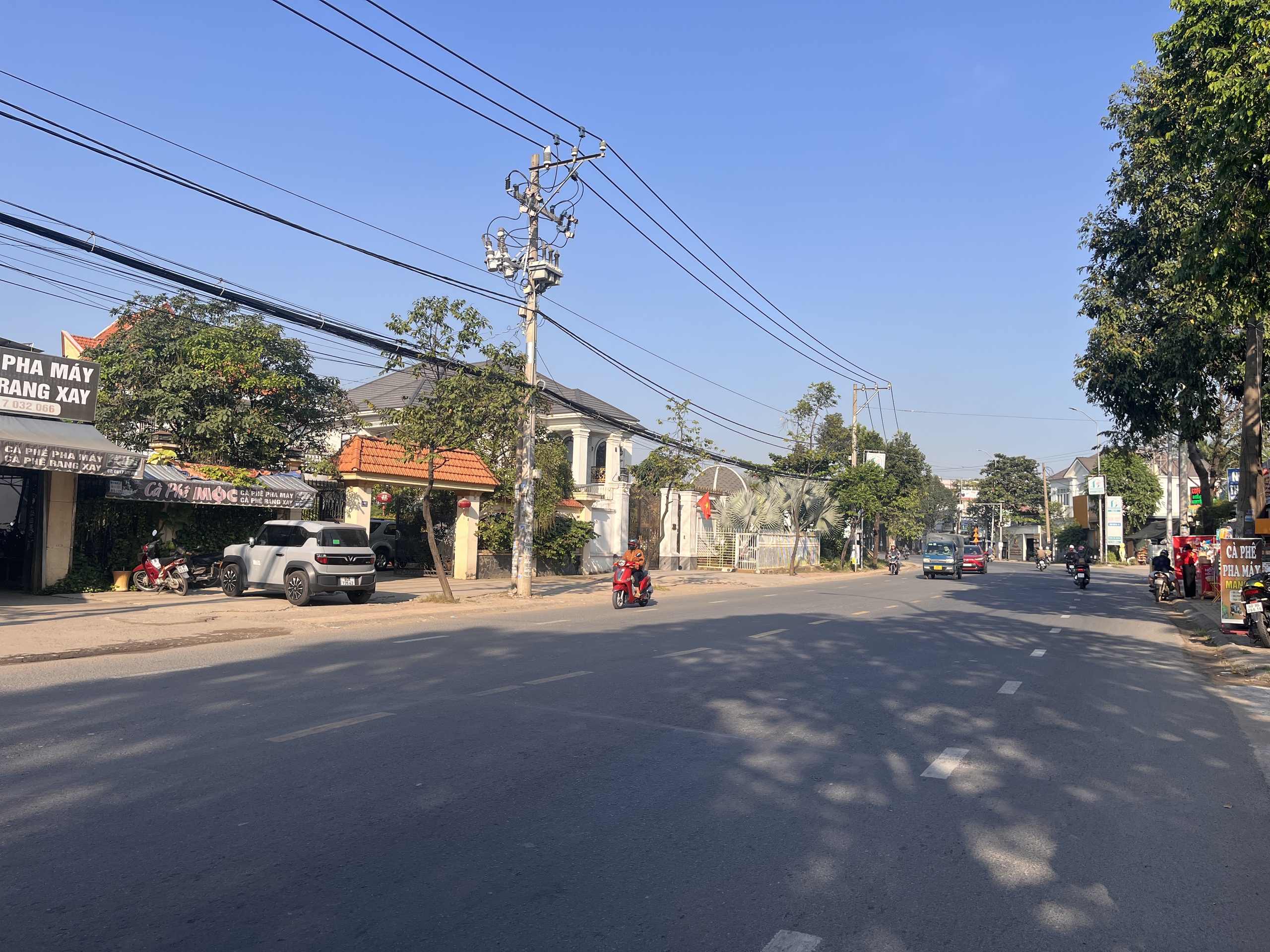 Bất ngờ h&igrave;nh ảnh tuyến đường xuy&ecirc;n t&acirc;m Bi&ecirc;n H&ograve;a ng&agrave;y đầu cấm xe tải tr&ecirc;n 5 tấn - Ảnh 10.