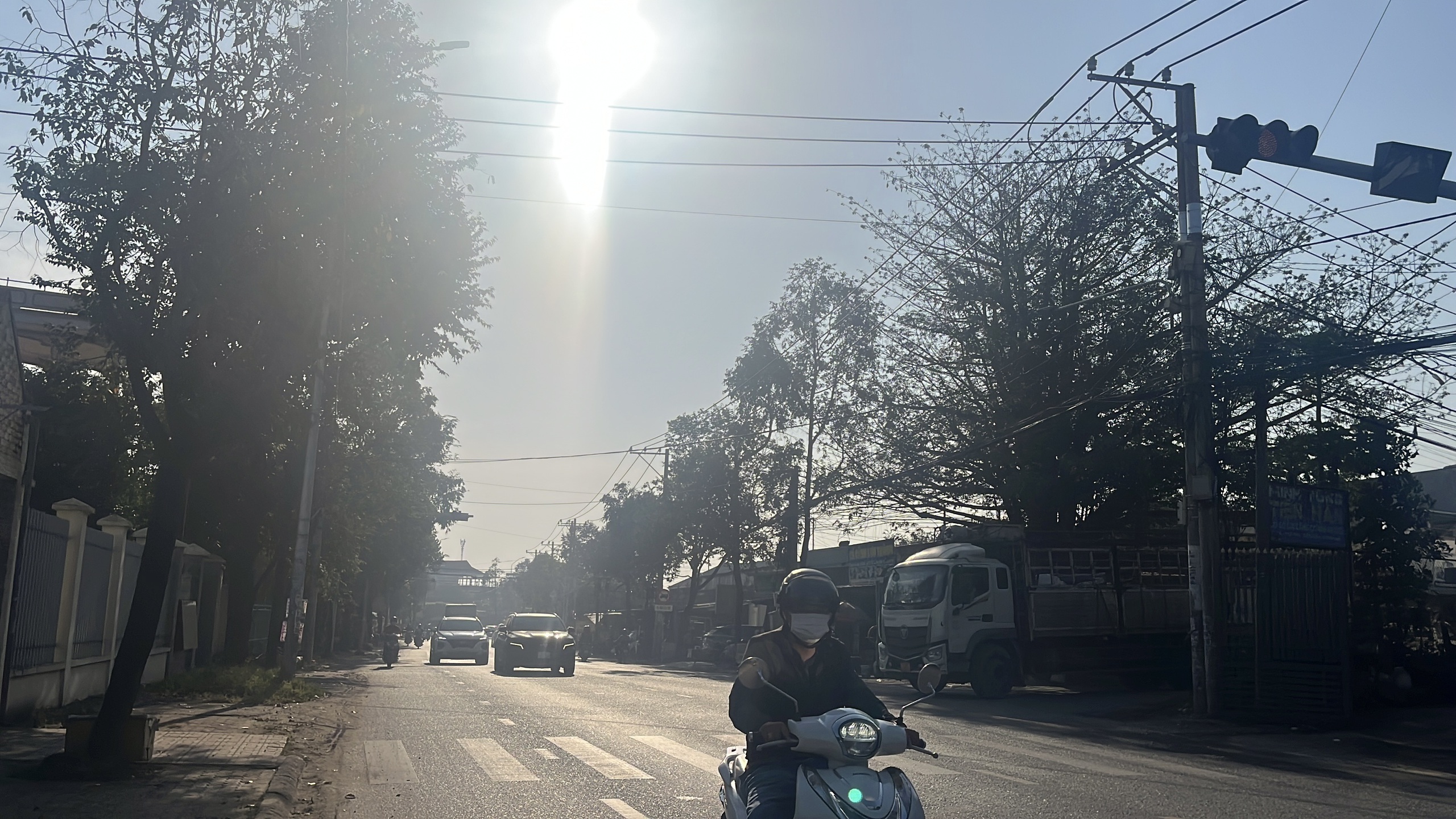 Bất ngờ h&igrave;nh ảnh tuyến đường xuy&ecirc;n t&acirc;m Bi&ecirc;n H&ograve;a ng&agrave;y đầu cấm xe tải tr&ecirc;n 5 tấn - Ảnh 7.
