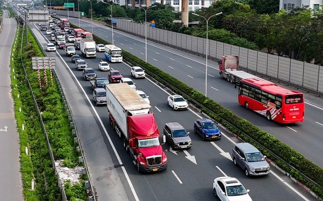 Lái xe liên tục không quá 4 tiếng, nếu tắc đường, không có trạm dừng nghỉ… sẽ tính thế nào?