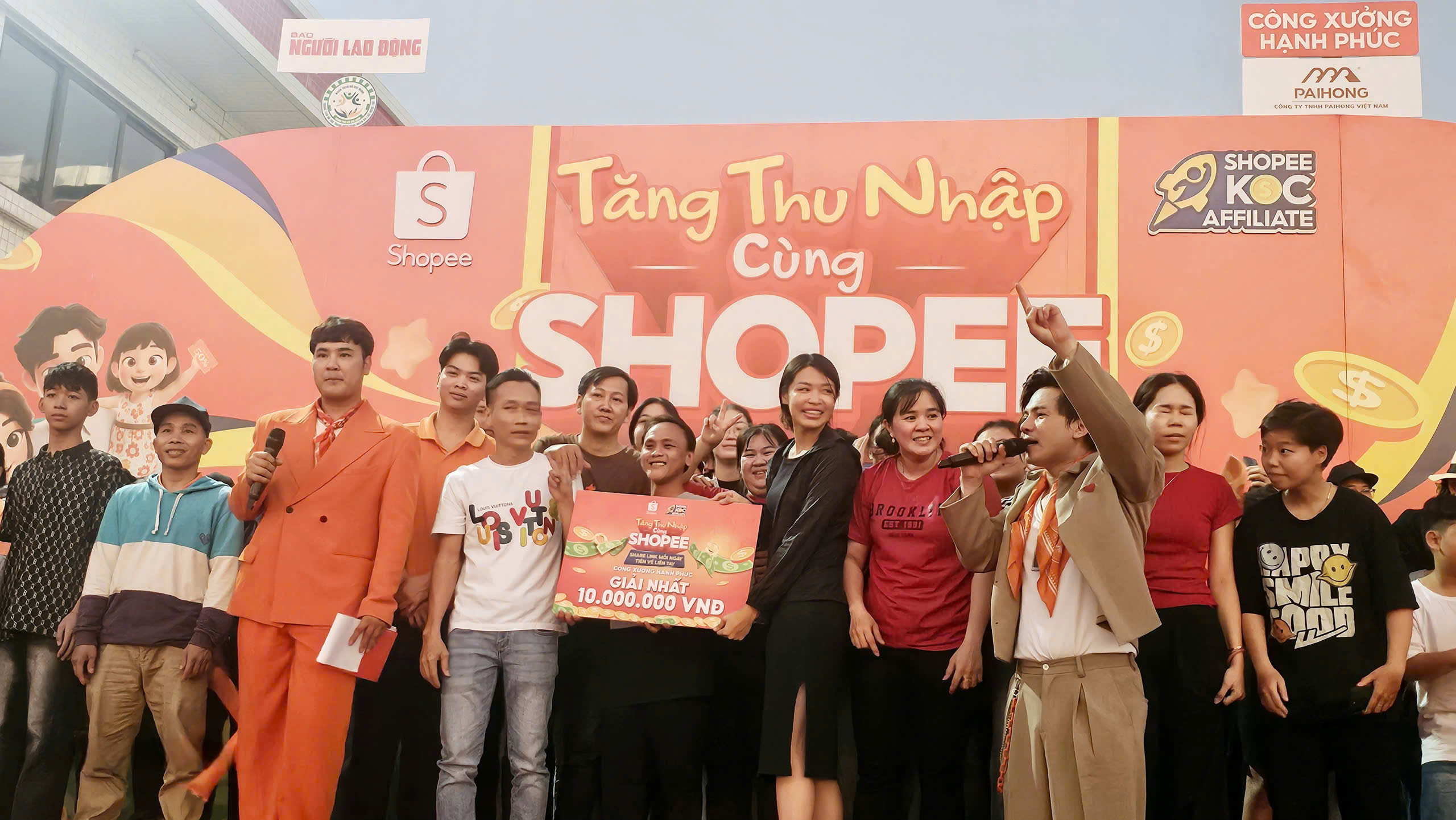 Tham dự chương trình "Công xưởng hạnh phúc", nữ công nhân vỡ òa khi bốc thăm trúng tủ lạnh 10 triệu - Ảnh 5.