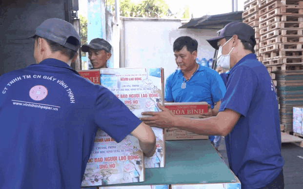 Chương tr&igrave;nh &ldquo;Triệu tập vở cho học sinh v&ugrave;ng bị thi&ecirc;n tai&rdquo; đến với Gia Lai - Ảnh 1.