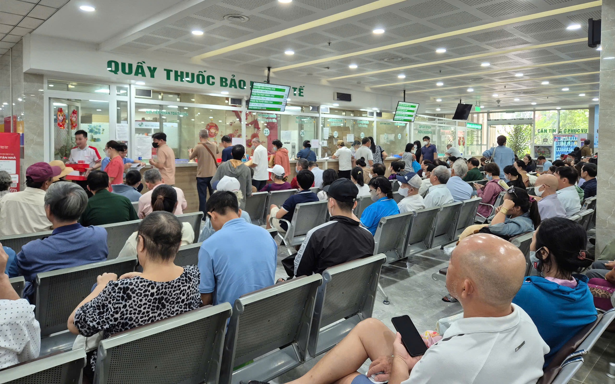 Được hỗ trợ 100% mức đóng BHYT có phải đóng BHYT trong doanh nghiệp?