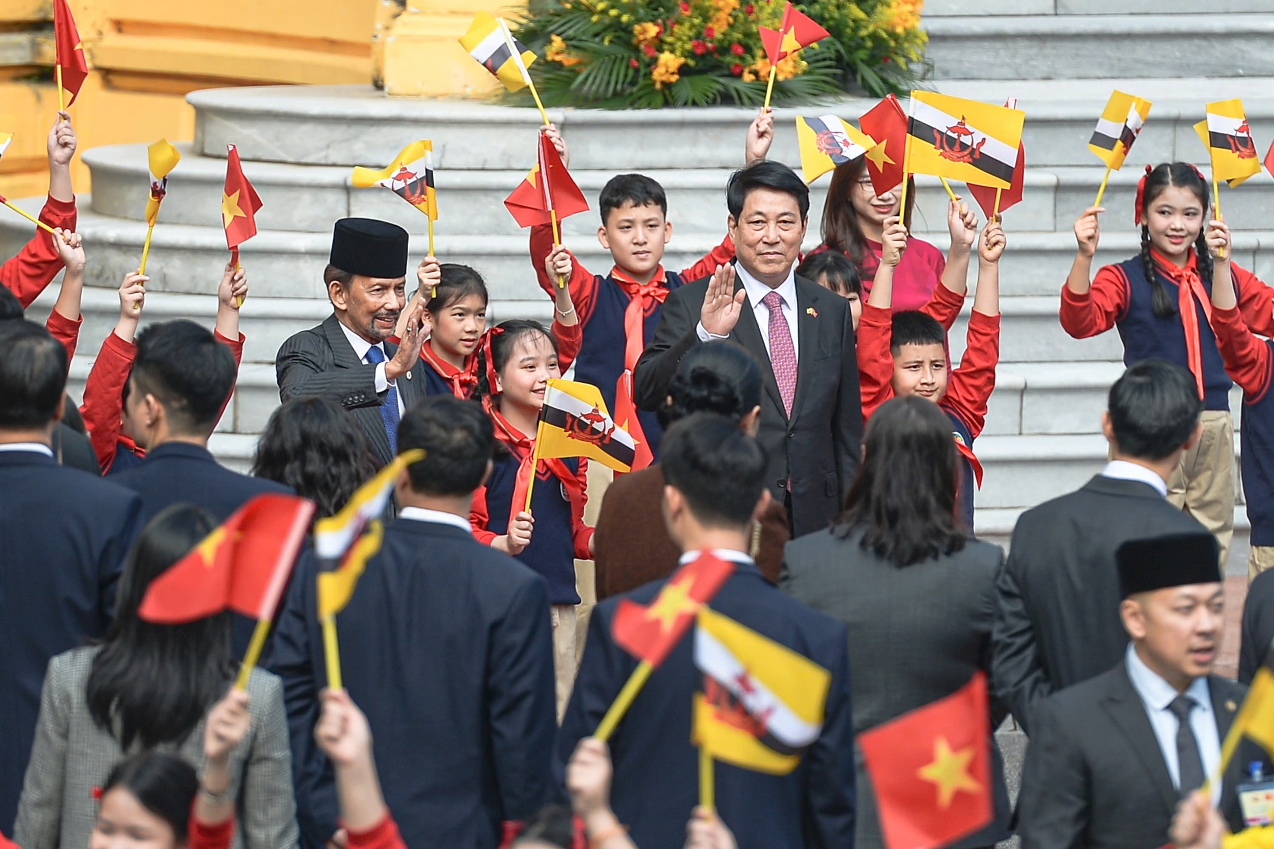 Chủ tịch nước Lương Cường chủ tr&igrave; lễ đ&oacute;n ch&iacute;nh thức Quốc vương Brunei - Ảnh 4.