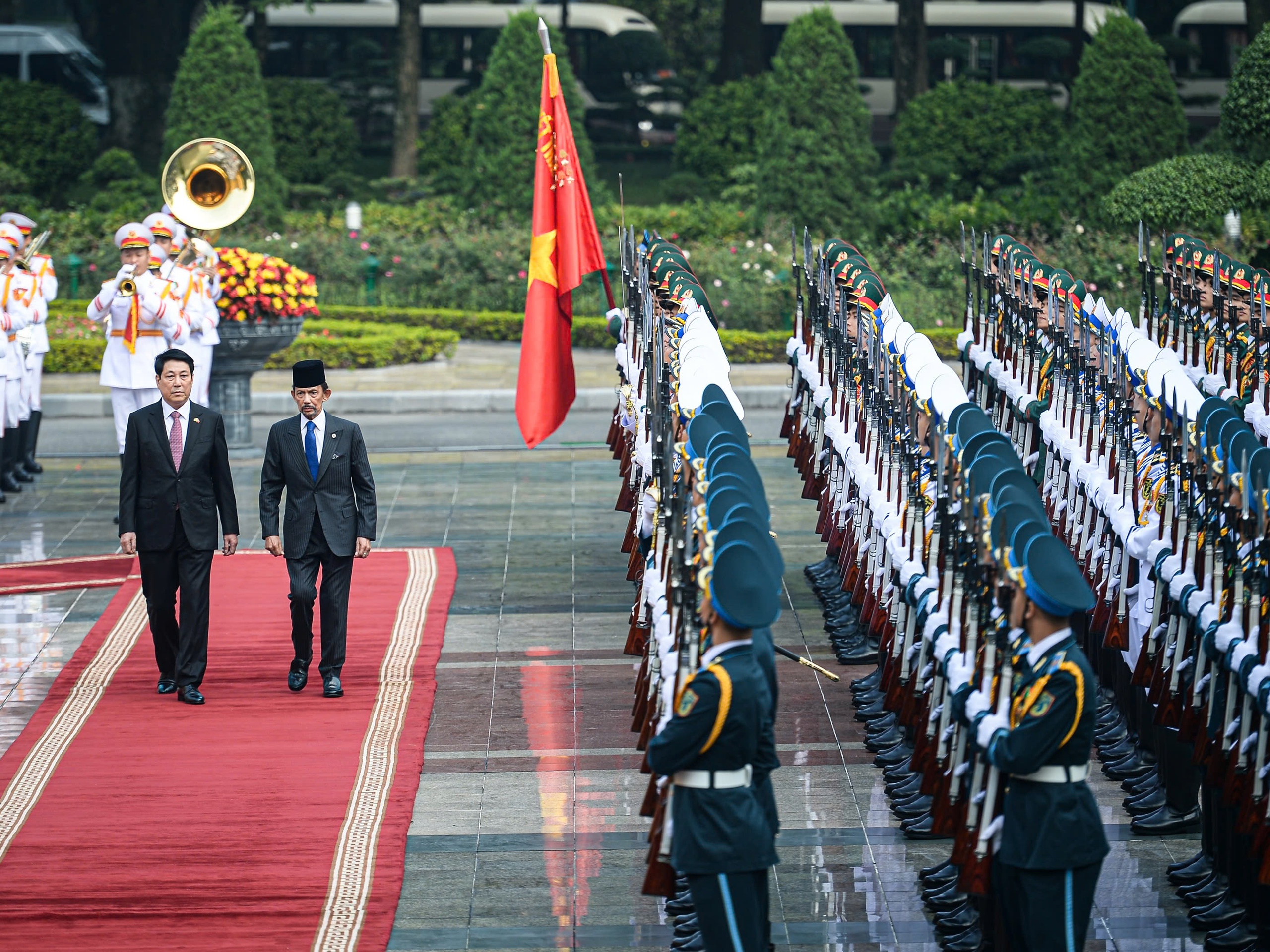 Chủ tịch nước Lương Cường chủ tr&igrave; lễ đ&oacute;n ch&iacute;nh thức Quốc vương Brunei - Ảnh 1.