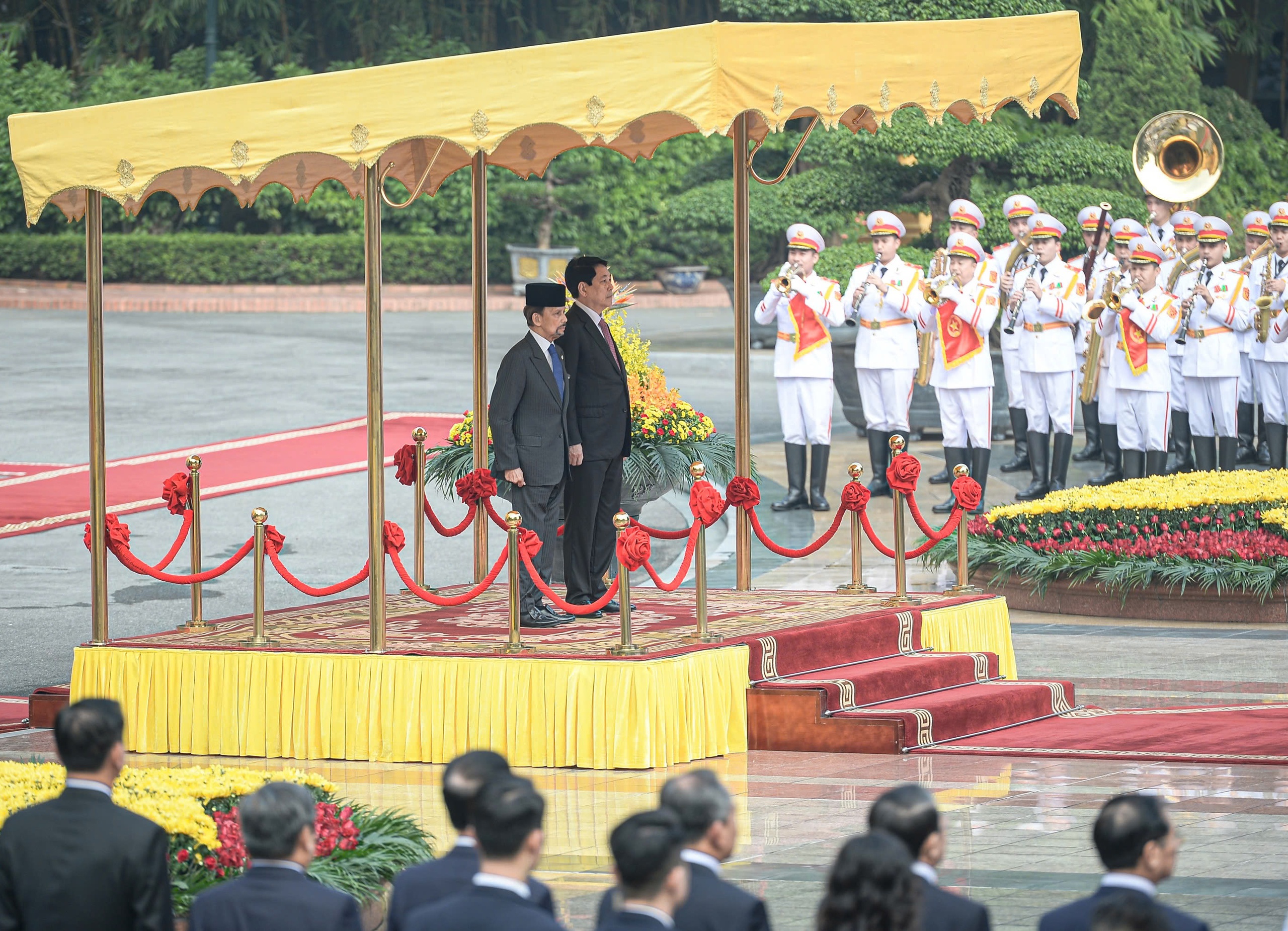 Chủ tịch nước Lương Cường chủ tr&igrave; lễ đ&oacute;n ch&iacute;nh thức Quốc vương Brunei - Ảnh 5.