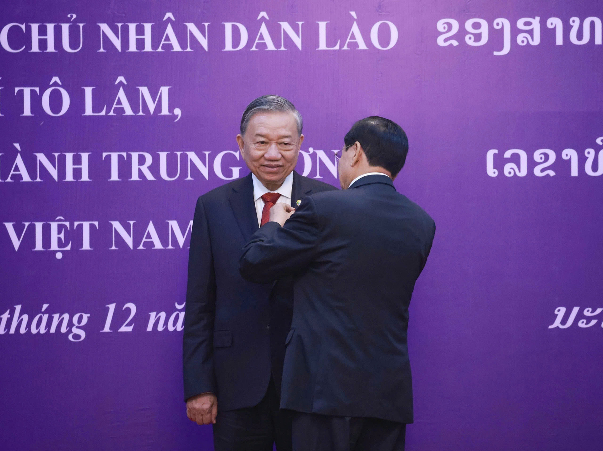 Trao Huân chương Vàng Quốc gia cho Tổng Bí thư Tô Lâm tại Lào - Ảnh 2.