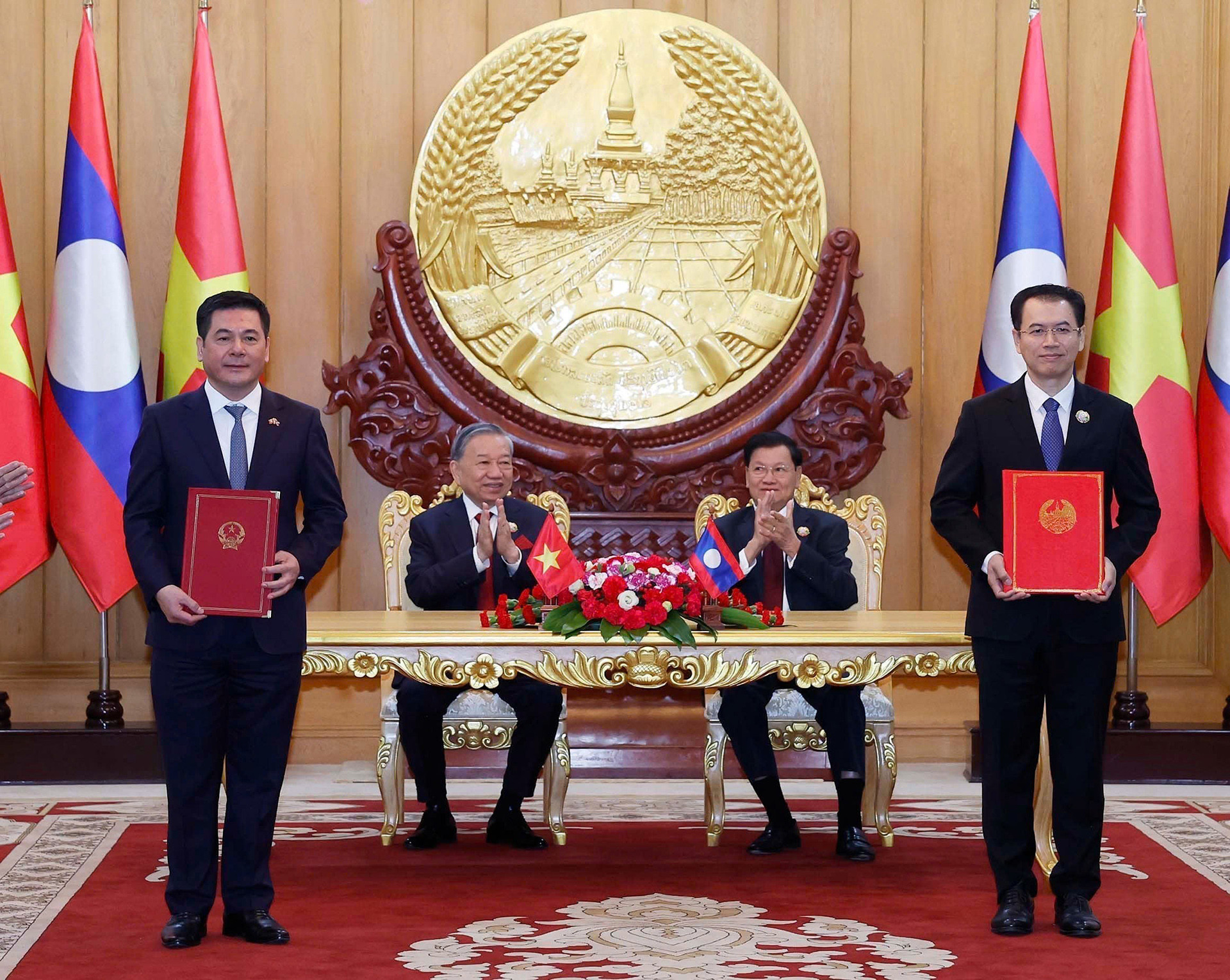 Tổng Bí thư Tô Lâm hội đàm với Tổng Bí thư, Chủ tịch nước Lào - Ảnh 2.