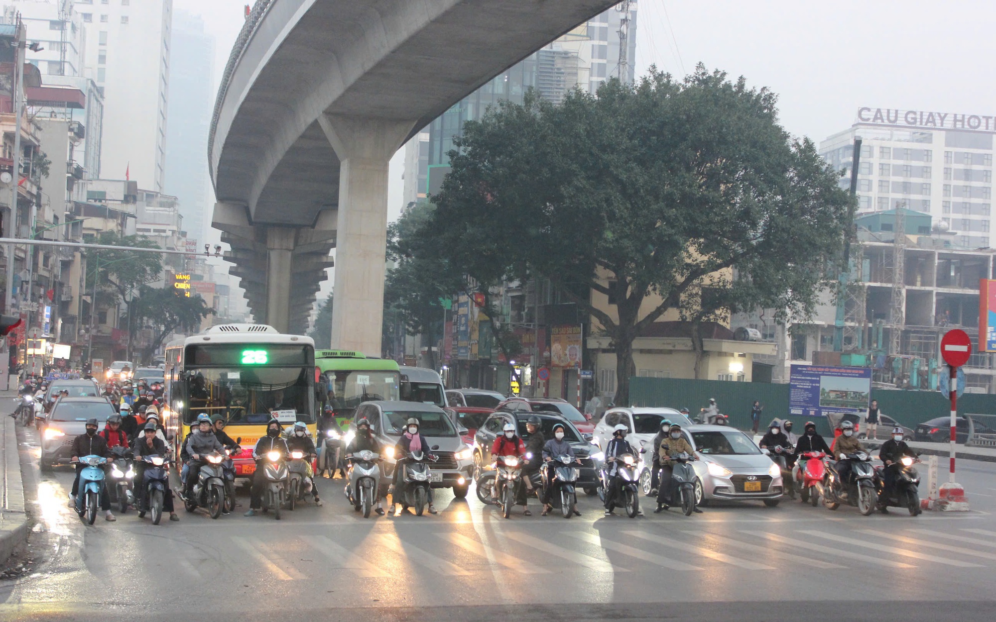 Hôm nay 10-12, ngày đầu hơn 1.800 camera AI "soi" phương tiện giao thông ở Hà Nội