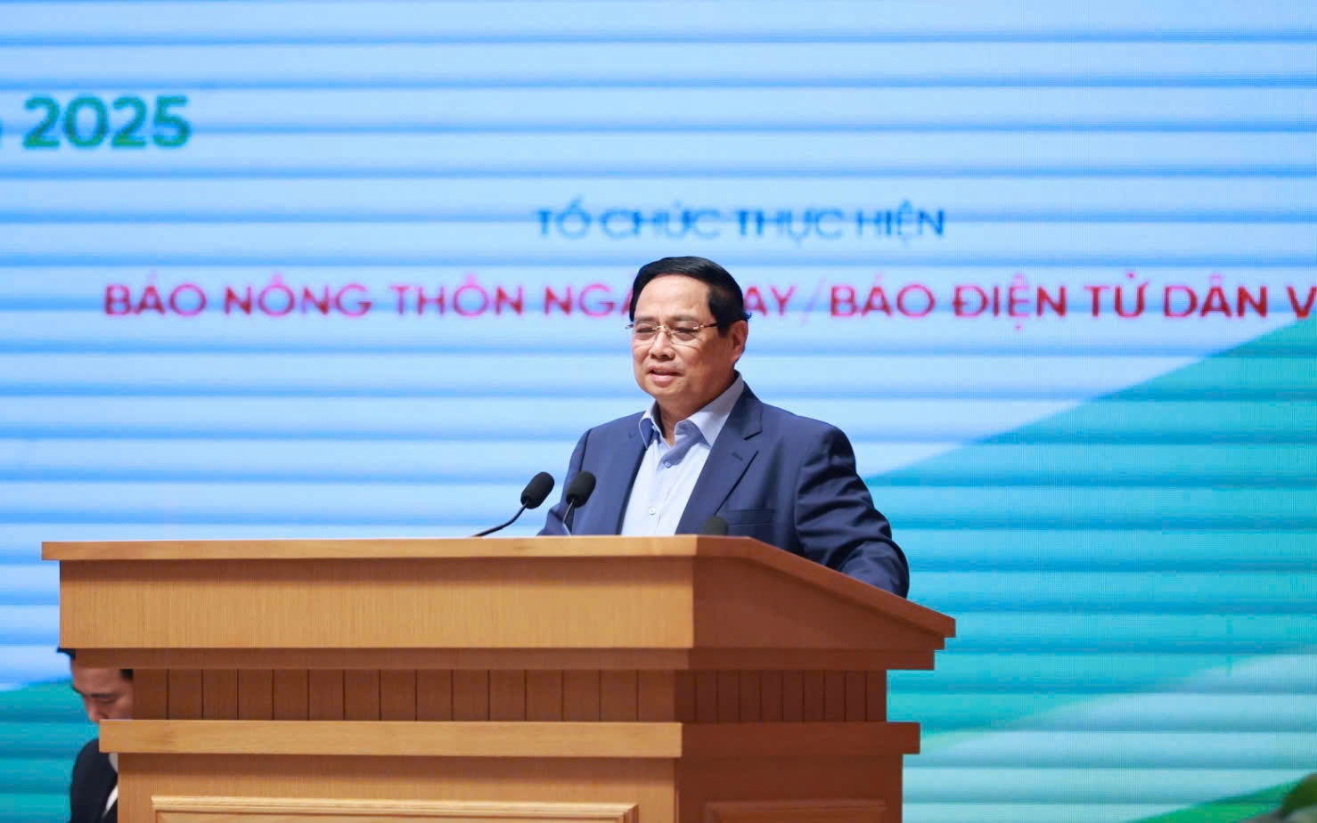 Đối thoại với Thủ tướng, nông dân chia sẻ cần "chiến thần livestream" hỗ trợ bán hàng