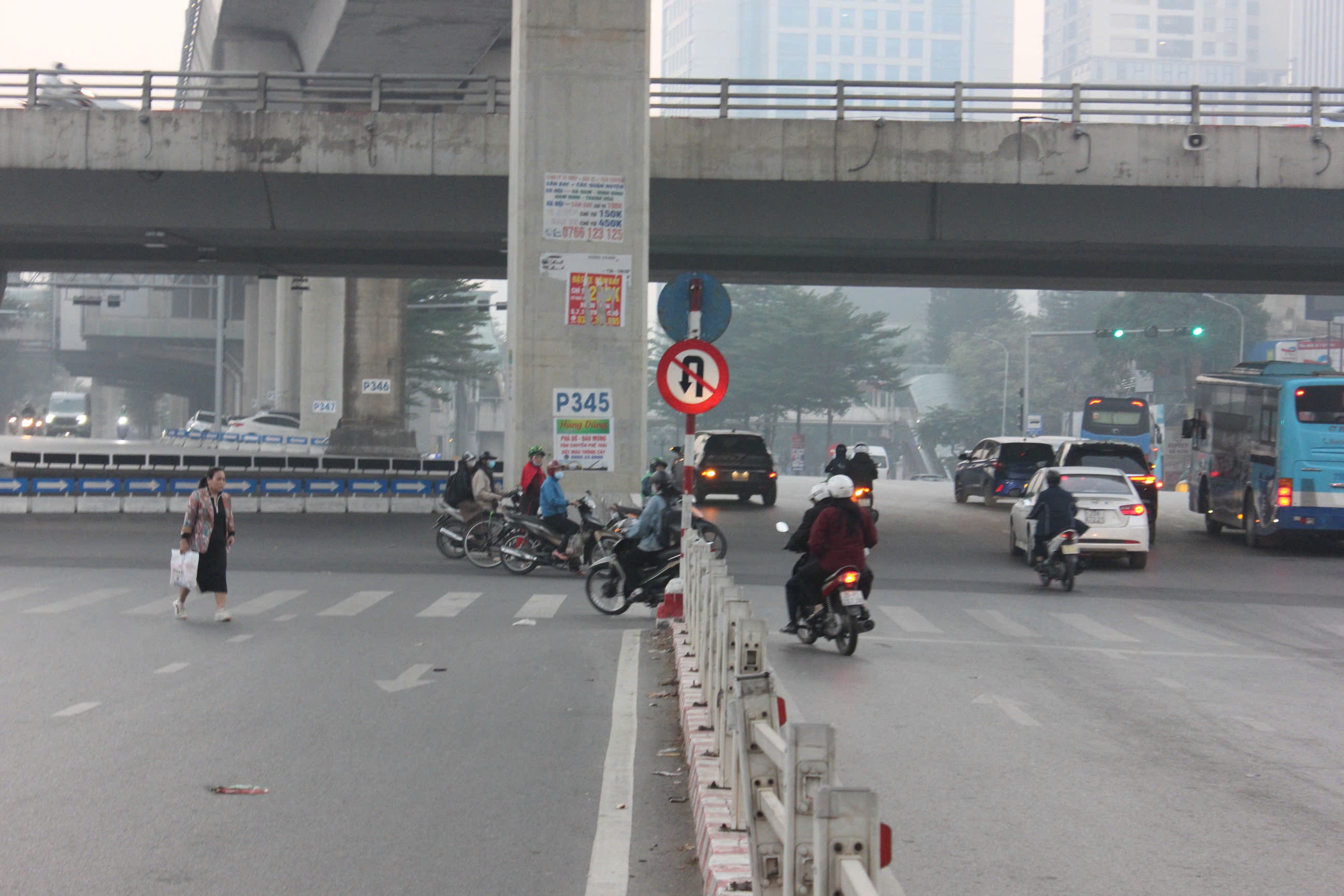 T&igrave;nh h&igrave;nh giao th&ocirc;ng tại H&agrave; Nội ng&agrave;y đầu camera AI hoạt động hiệu quả r&otilde; rệt - Ảnh 3.