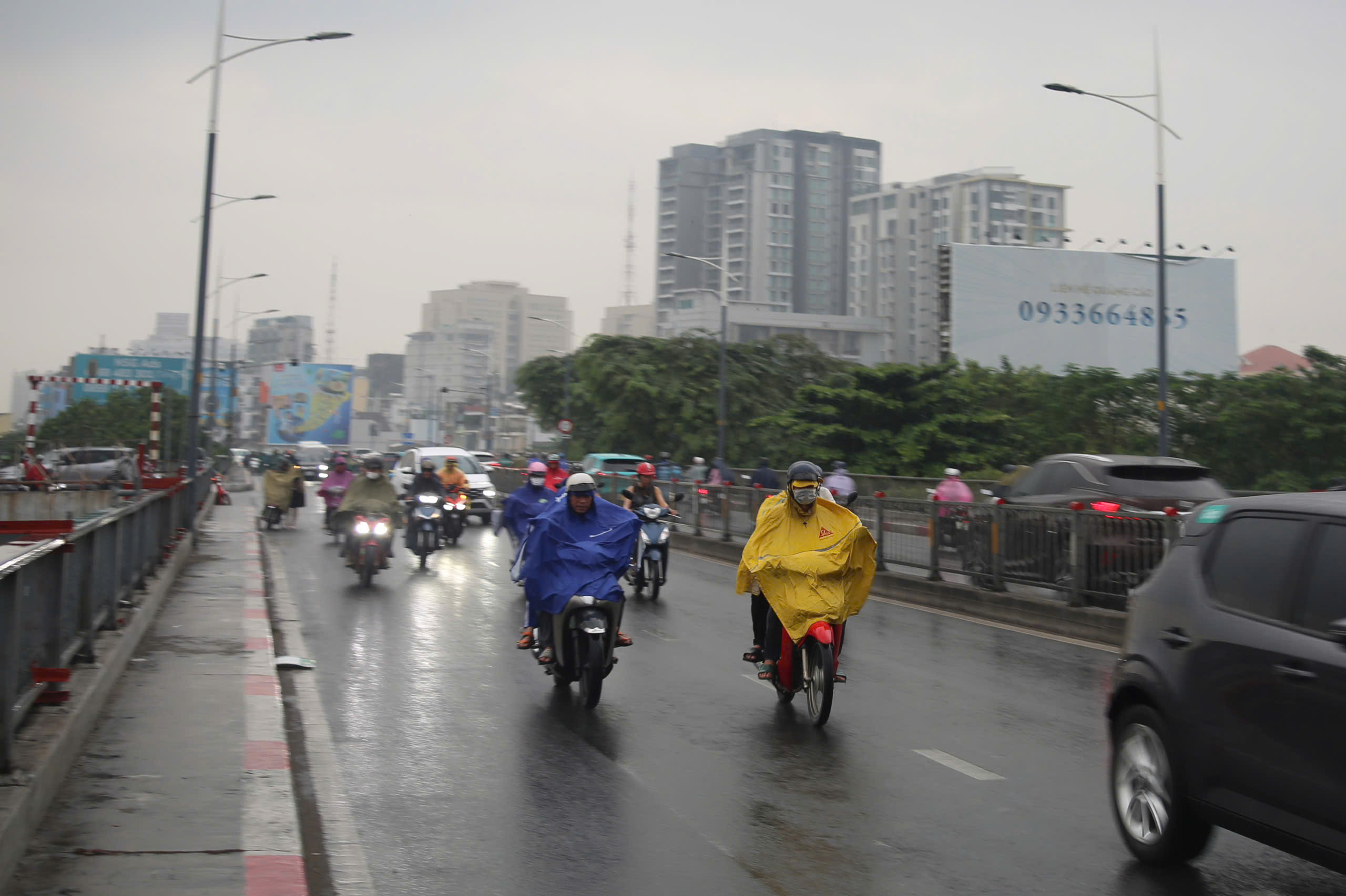 Dự b&aacute;o thời tiết h&ocirc;m nay, 11-12: TPHCM v&agrave; Nam Bộ c&oacute; mưa d&ocirc;ng - Ảnh 1.