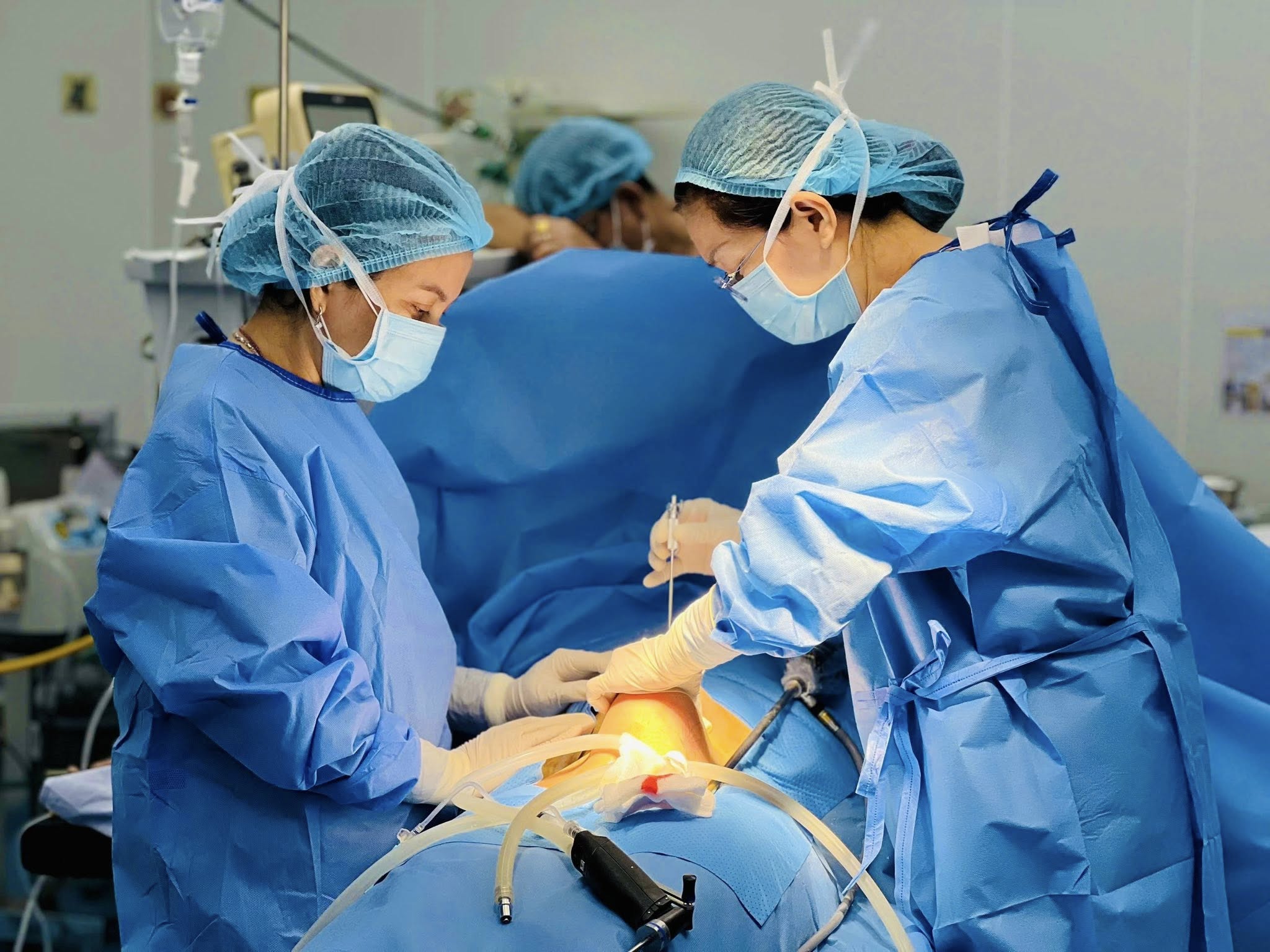 Thoát chết trong gang tấc: Sản phụ trẻ được Từ Dũ cứu kịp ca thai ngoài tử cung vỡ - Ảnh 2.