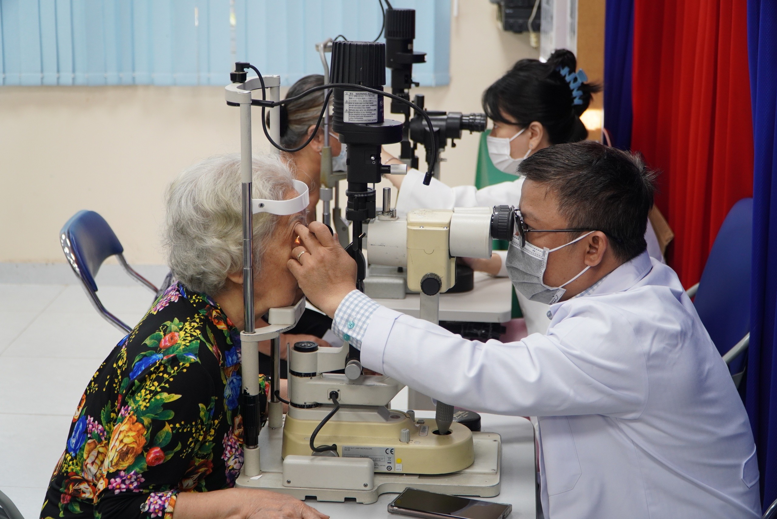 Năm 2025, người d&acirc;n TPHCM chưa h&agrave;i l&ograve;ng điều g&igrave; ở c&aacute;c bệnh viện c&ocirc;ng? - Ảnh 1.