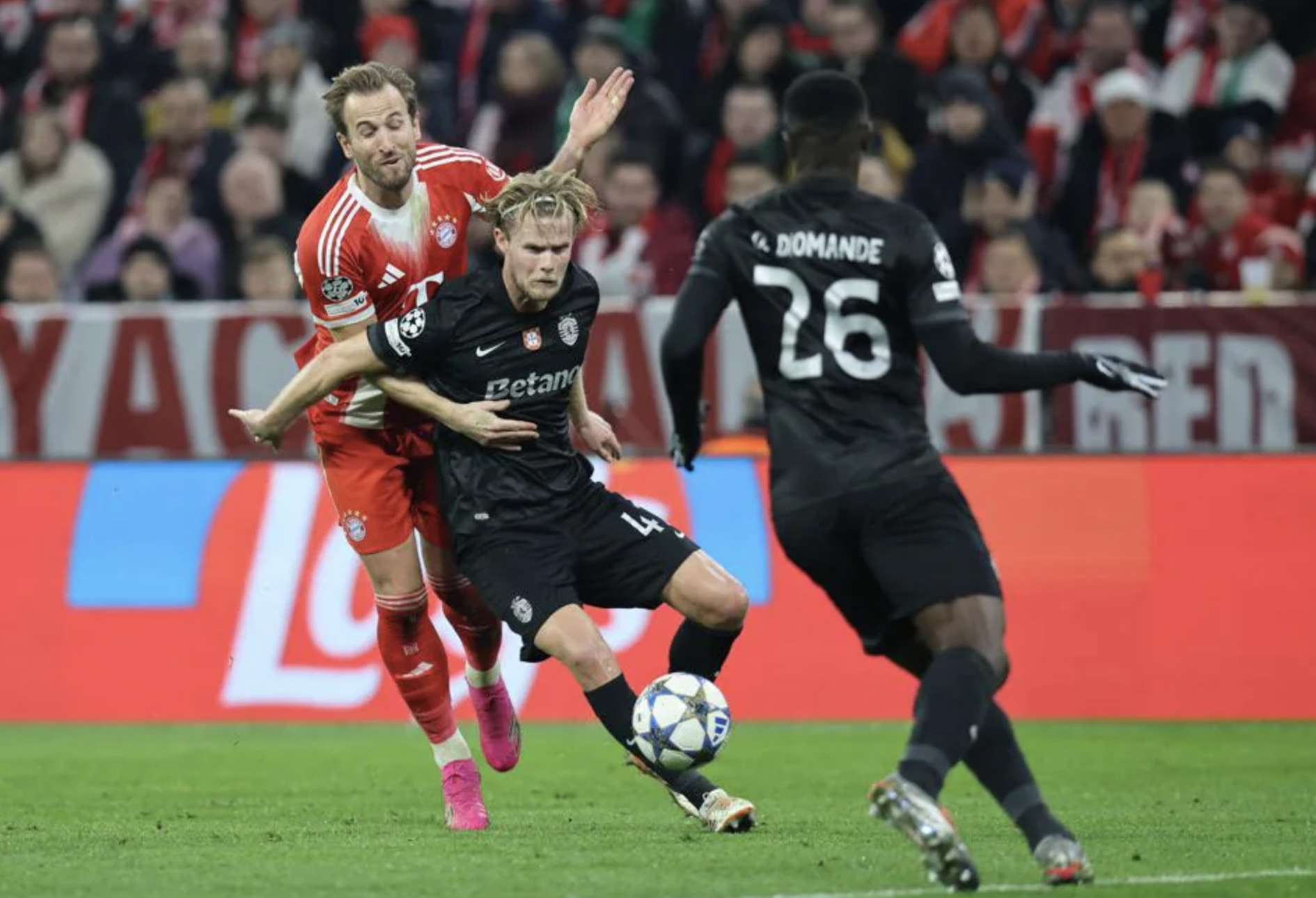 Lennart Karl lập kỷ lục Champions League, Bayern ngược d&ograve;ng hạ Sporting - Ảnh 1.