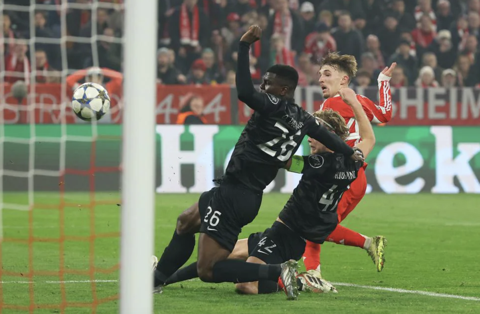 Lennart Karl lập kỷ lục Champions League, Bayern ngược d&ograve;ng hạ Sporting - Ảnh 5.