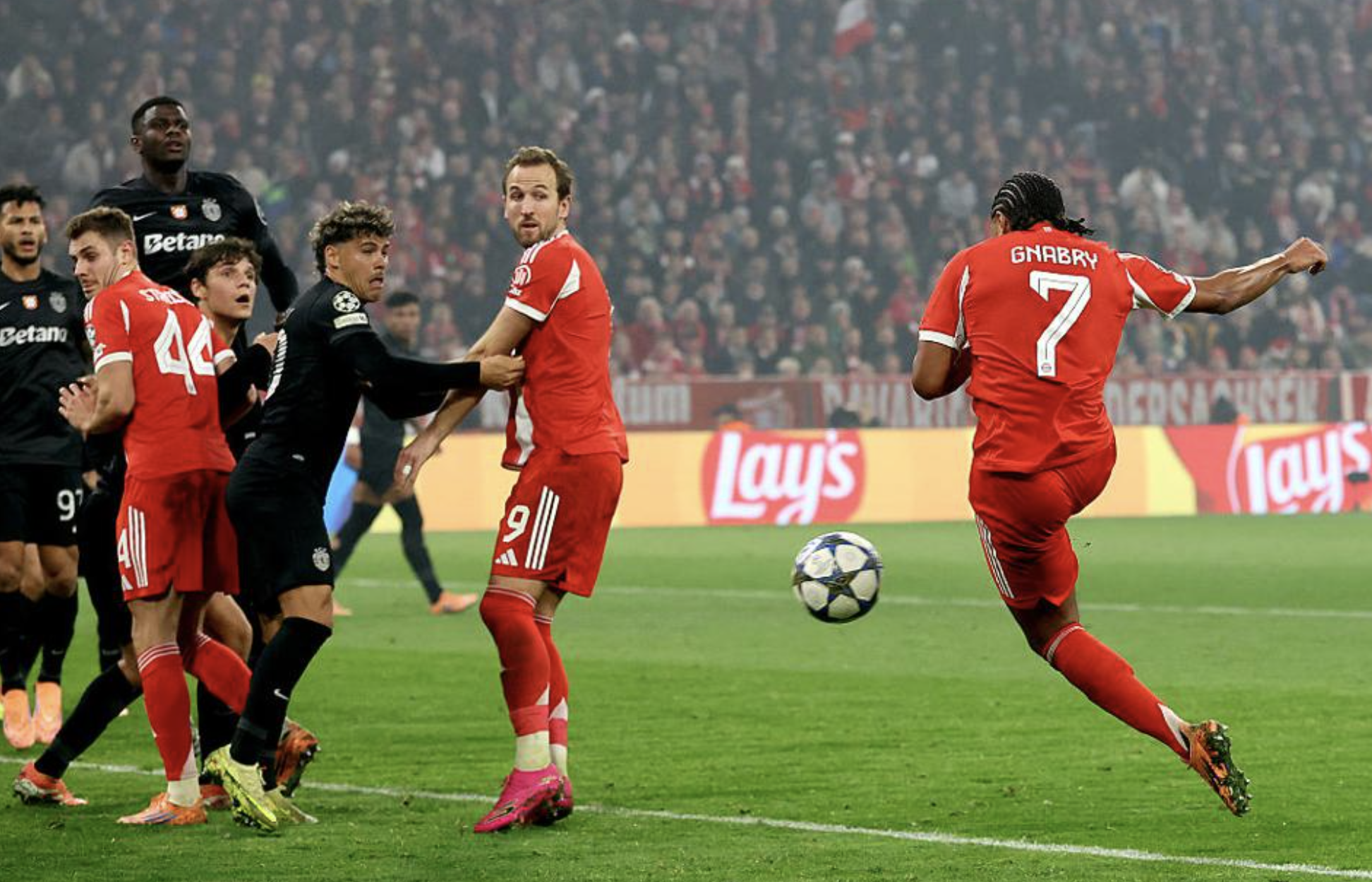 Lennart Karl lập kỷ lục Champions League, Bayern ngược d&ograve;ng hạ Sporting - Ảnh 4.