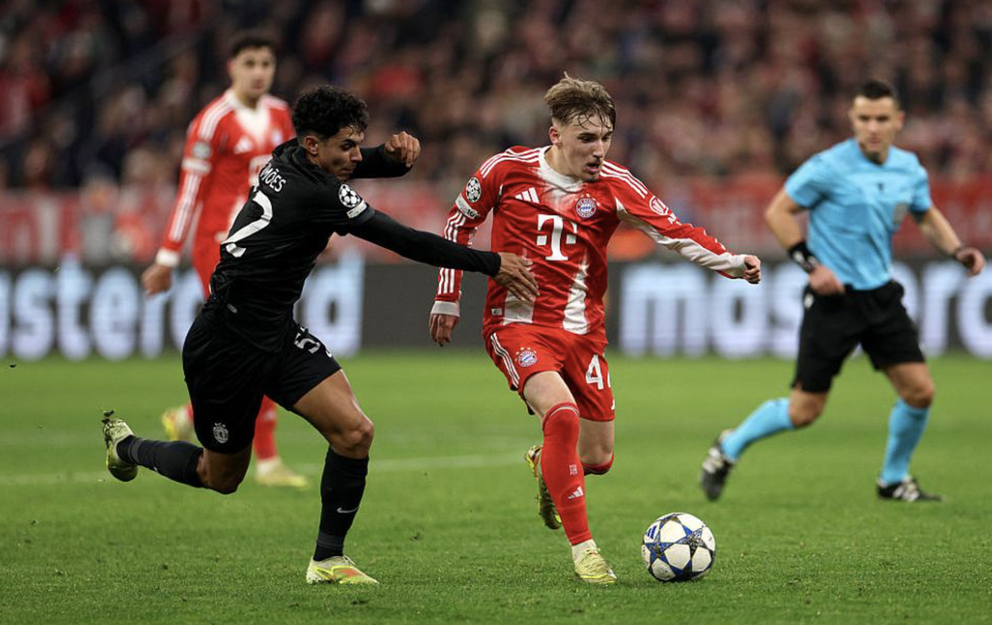 Lennart Karl lập kỷ lục Champions League, Bayern ngược d&ograve;ng hạ Sporting - Ảnh 2.