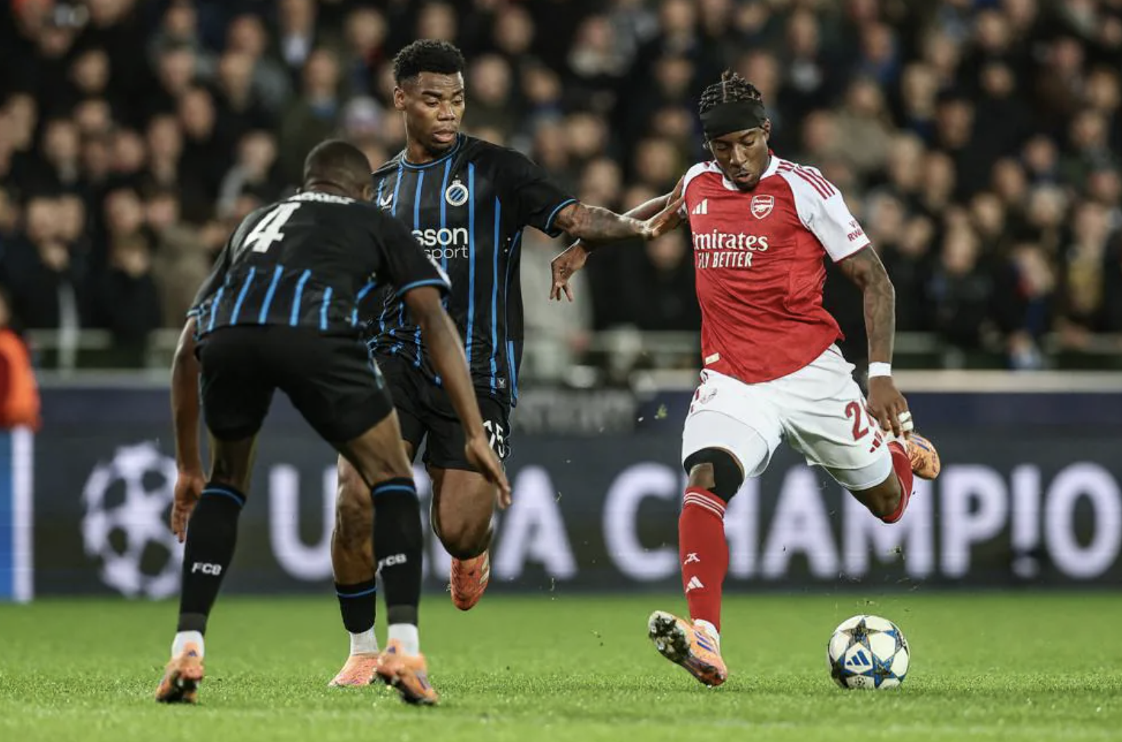"Si&ecirc;u dự bị" Madueke rực s&aacute;ng, Arsenal nối d&agrave;i mạch to&agrave;n thắng - Ảnh 2.