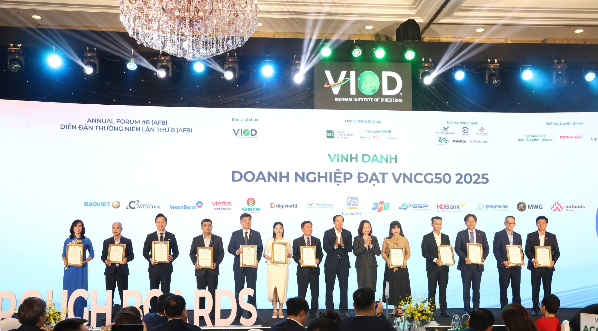 Hai giải thưởng uy t&iacute;n ghi nhận nỗ lực minh bạch trong hoạt động quản trị của VietinBank - Ảnh 3.
