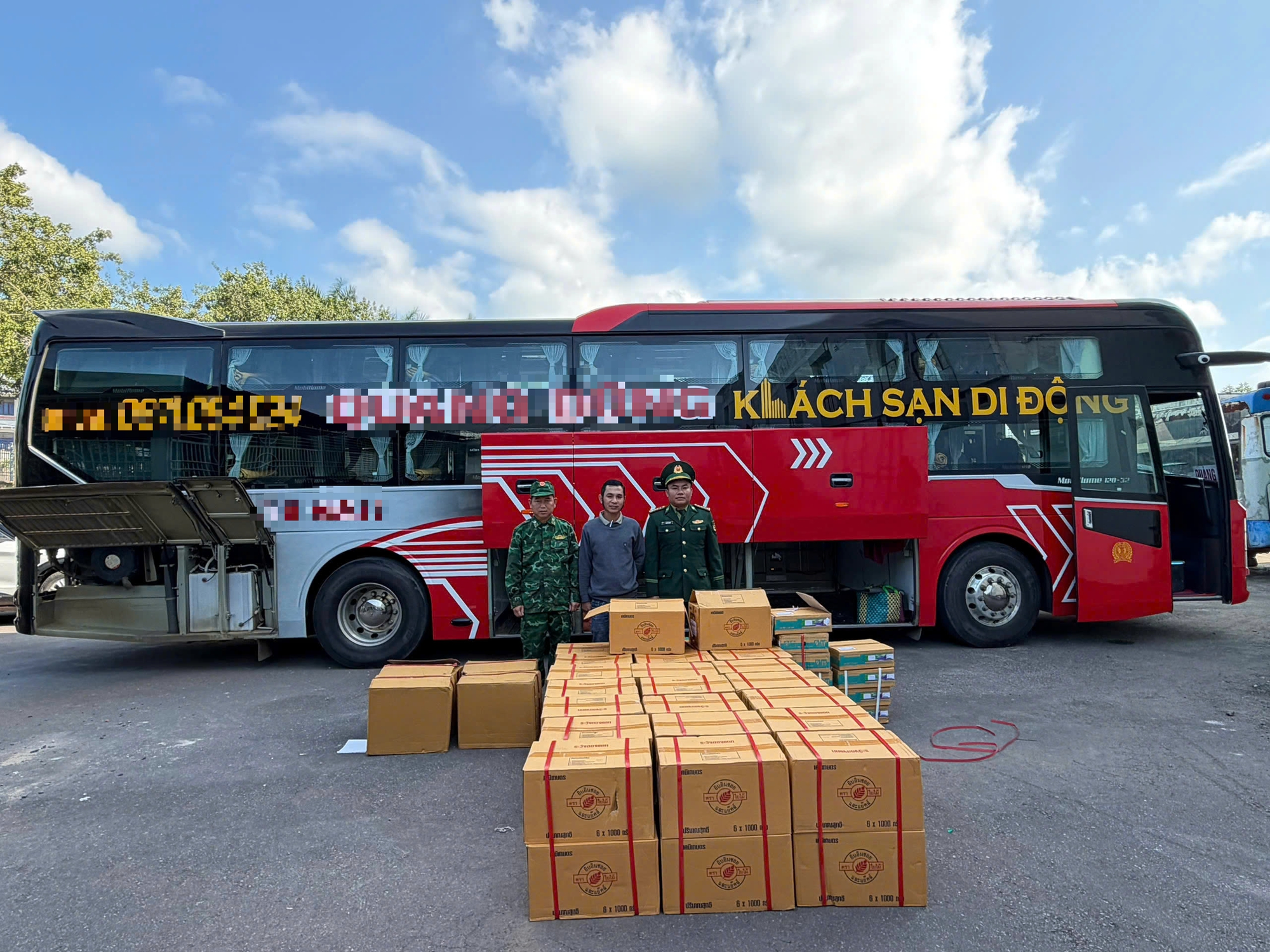 Thu&ecirc; kh&aacute;ch sạn di động chở thuốc bảo vệ thực vật kh&ocirc;ng r&otilde; nguồn gốc v&agrave;o TP HCM - Ảnh 1.