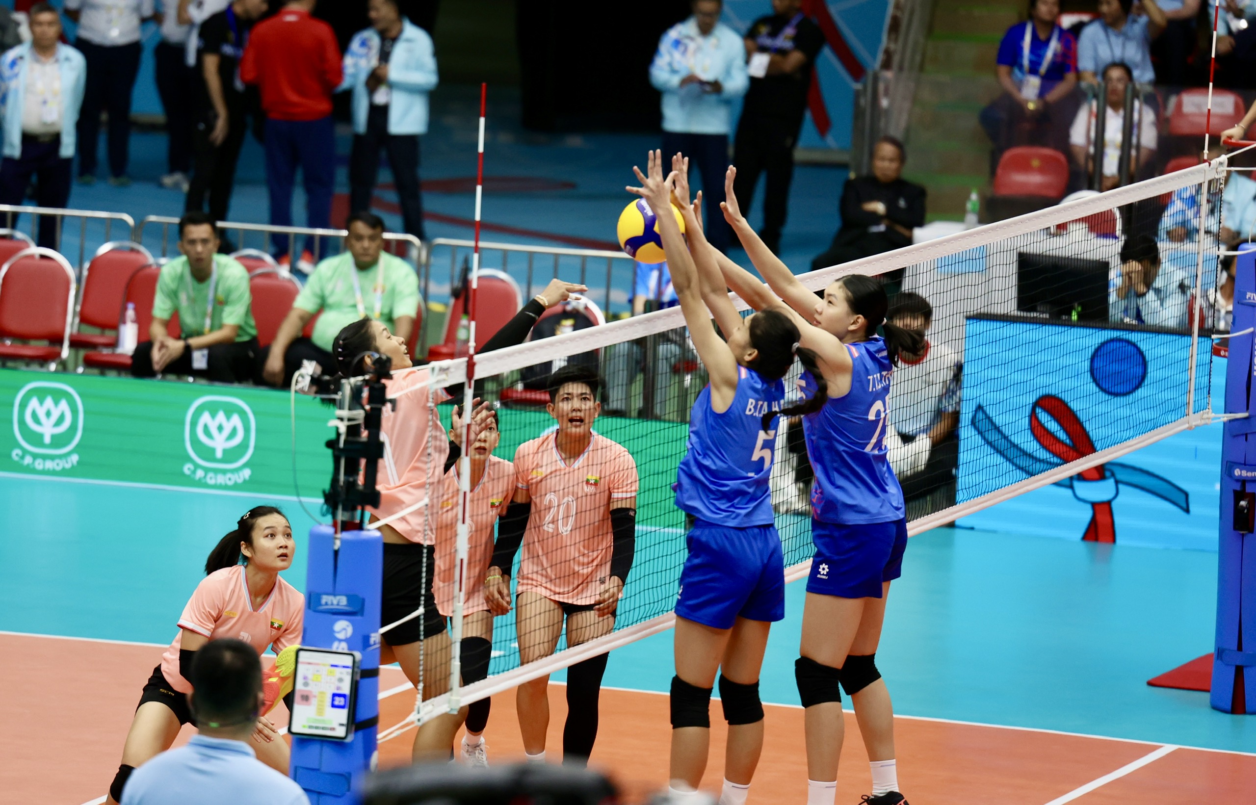 SEA Games 33 ng&agrave;y 10-12: Bơi bất ngờ c&oacute; tấm HCĐ tiếp sức nữ lịch sử - Ảnh 9.
