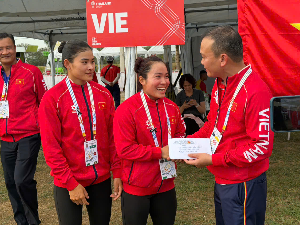 SEA Games 33 ng&agrave;y 10-12: Bơi bất ngờ c&oacute; tấm HCĐ tiếp sức nữ lịch sử - Ảnh 11.