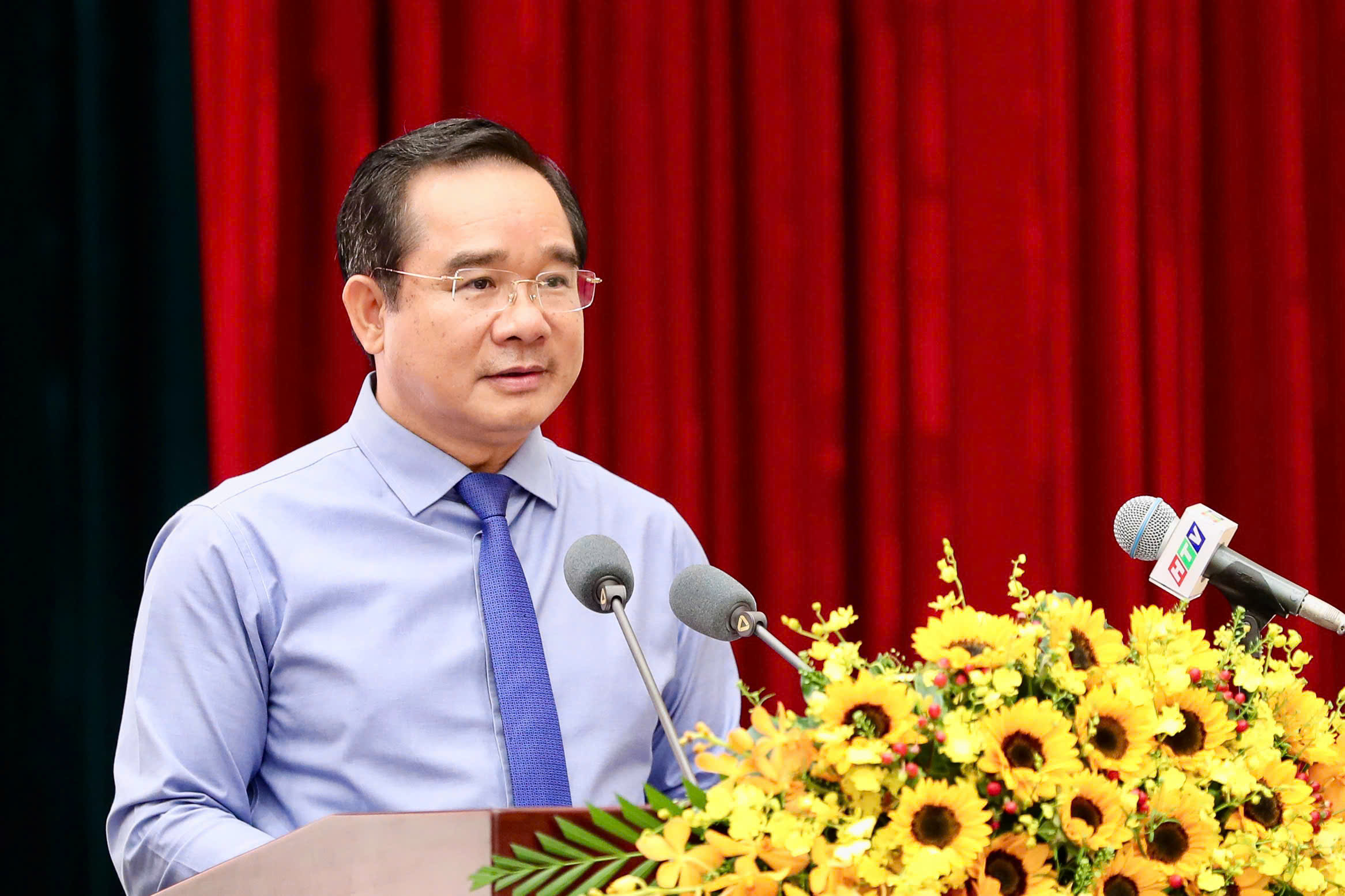 Chủ tịch UBND TPHCM Nguyễn Văn được k&ecirc;u gọi c&aacute;n bộ c&ocirc;ng chức chủ động v&agrave; tr&aacute;ch nhiệm - Ảnh 1.
