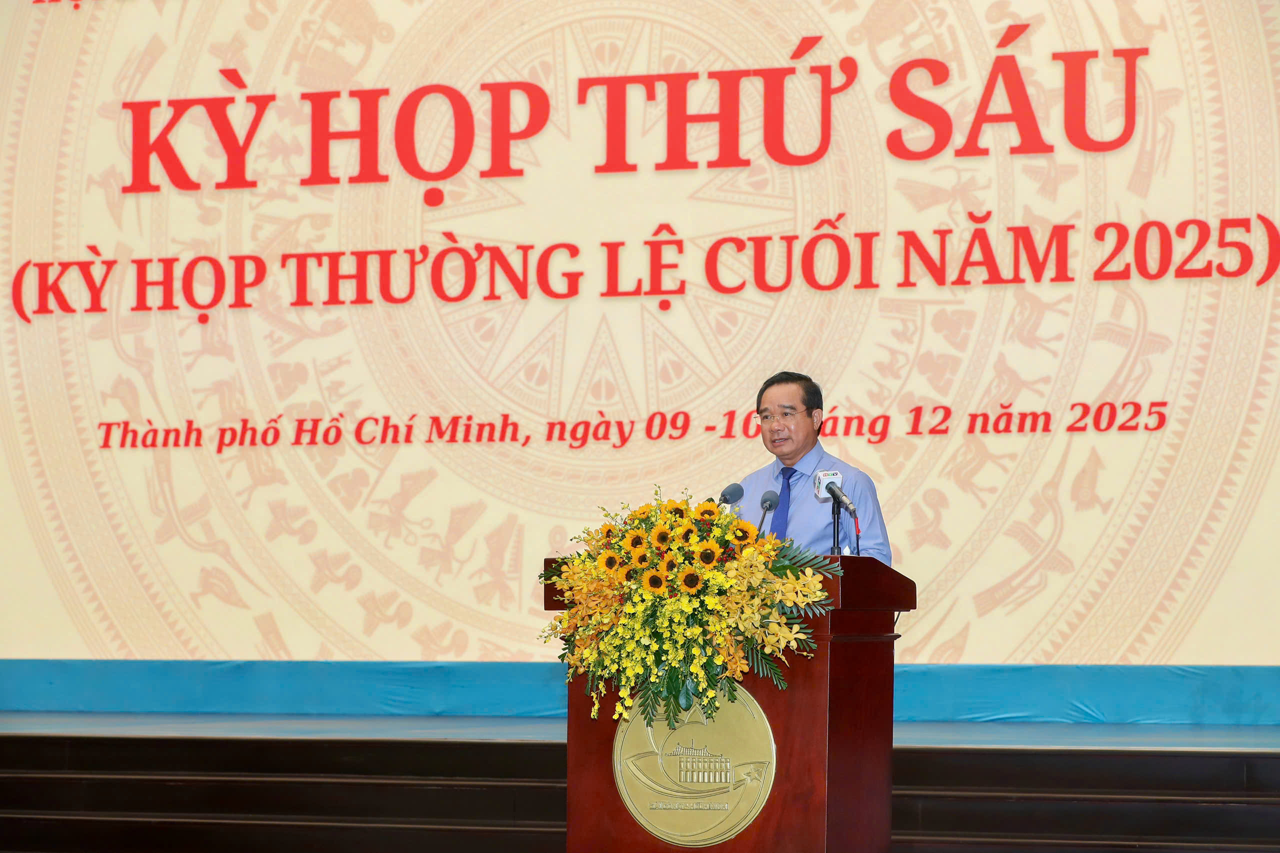 Chủ tịch UBND TPHCM Nguyễn Văn được k&ecirc;u gọi c&aacute;n bộ c&ocirc;ng chức chủ động v&agrave; tr&aacute;ch nhiệm - Ảnh 3.
