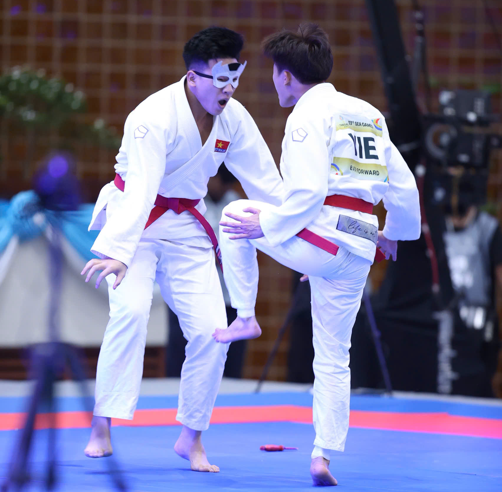 SEA Games 33 ng&agrave;y 10-12: Bơi bất ngờ c&oacute; tấm HCĐ tiếp sức nữ lịch sử - Ảnh 19.