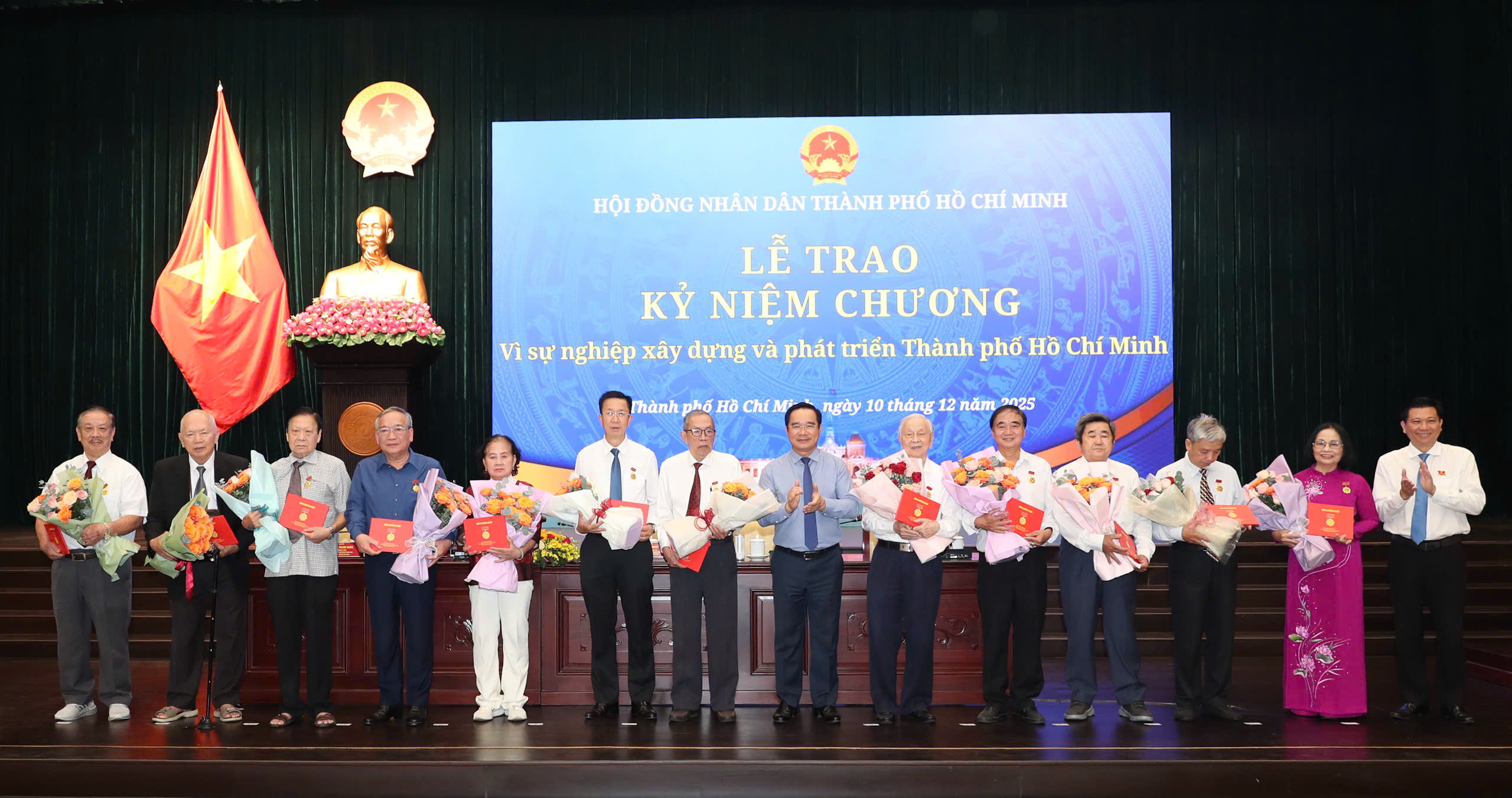 Chủ tịch HĐND TPHCM: Đại biểu HĐND phải l&agrave; cầu nối tin cậy giữa cử tri với ch&iacute;nh quyền - Ảnh 7.
