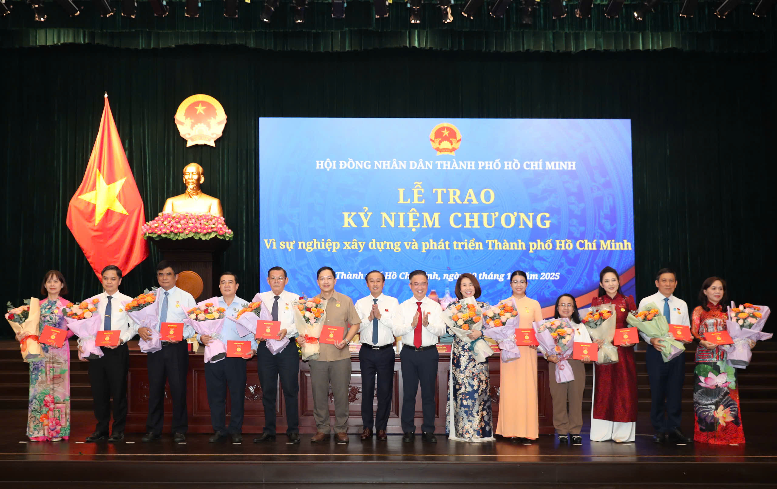 Chủ tịch HĐND TPHCM: Đại biểu HĐND phải l&agrave; cầu nối tin cậy giữa cử tri với ch&iacute;nh quyền - Ảnh 9.