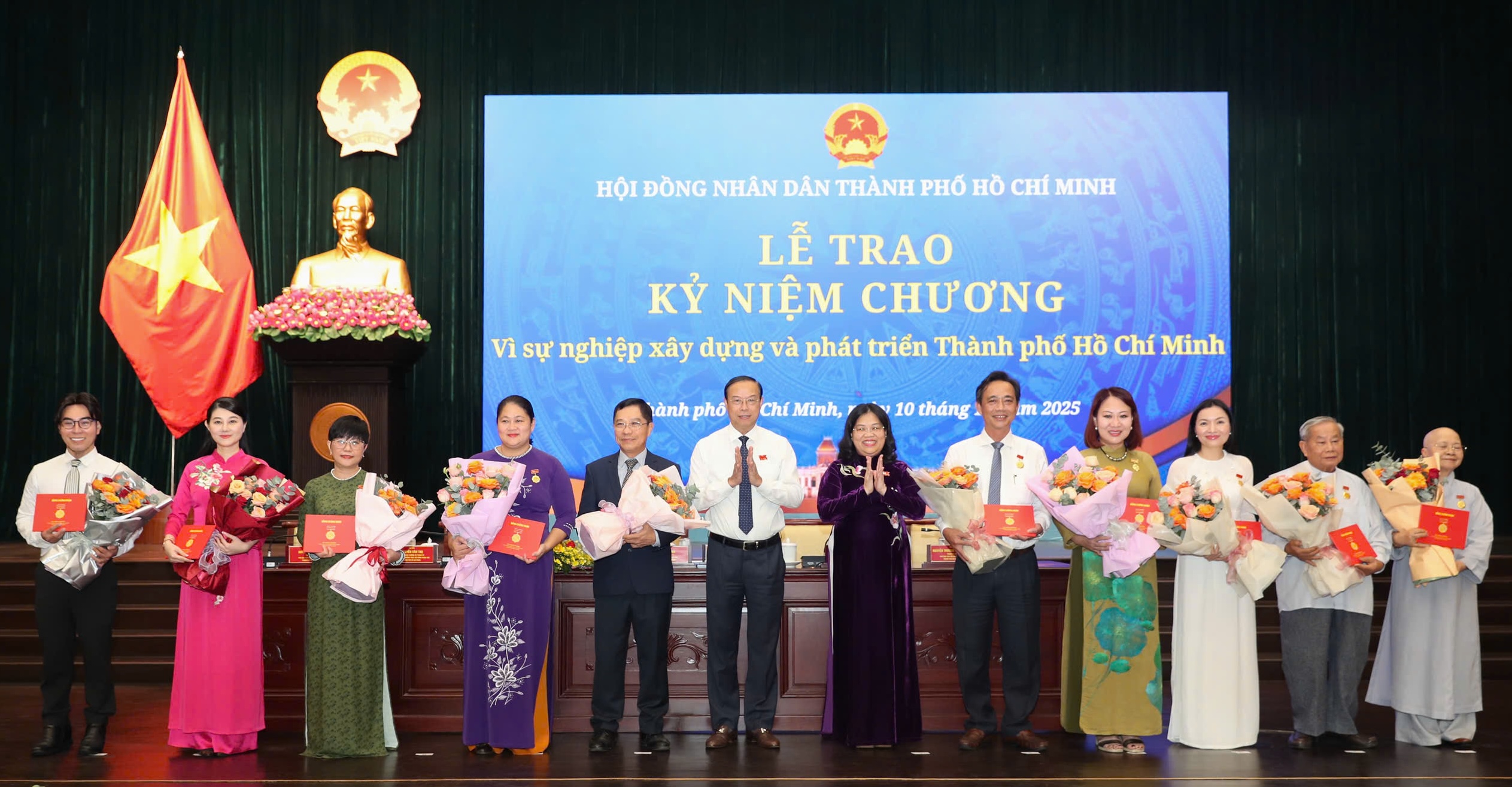 Chủ tịch HĐND TPHCM: Đại biểu HĐND phải l&agrave; cầu nối tin cậy giữa cử tri với ch&iacute;nh quyền - Ảnh 11.