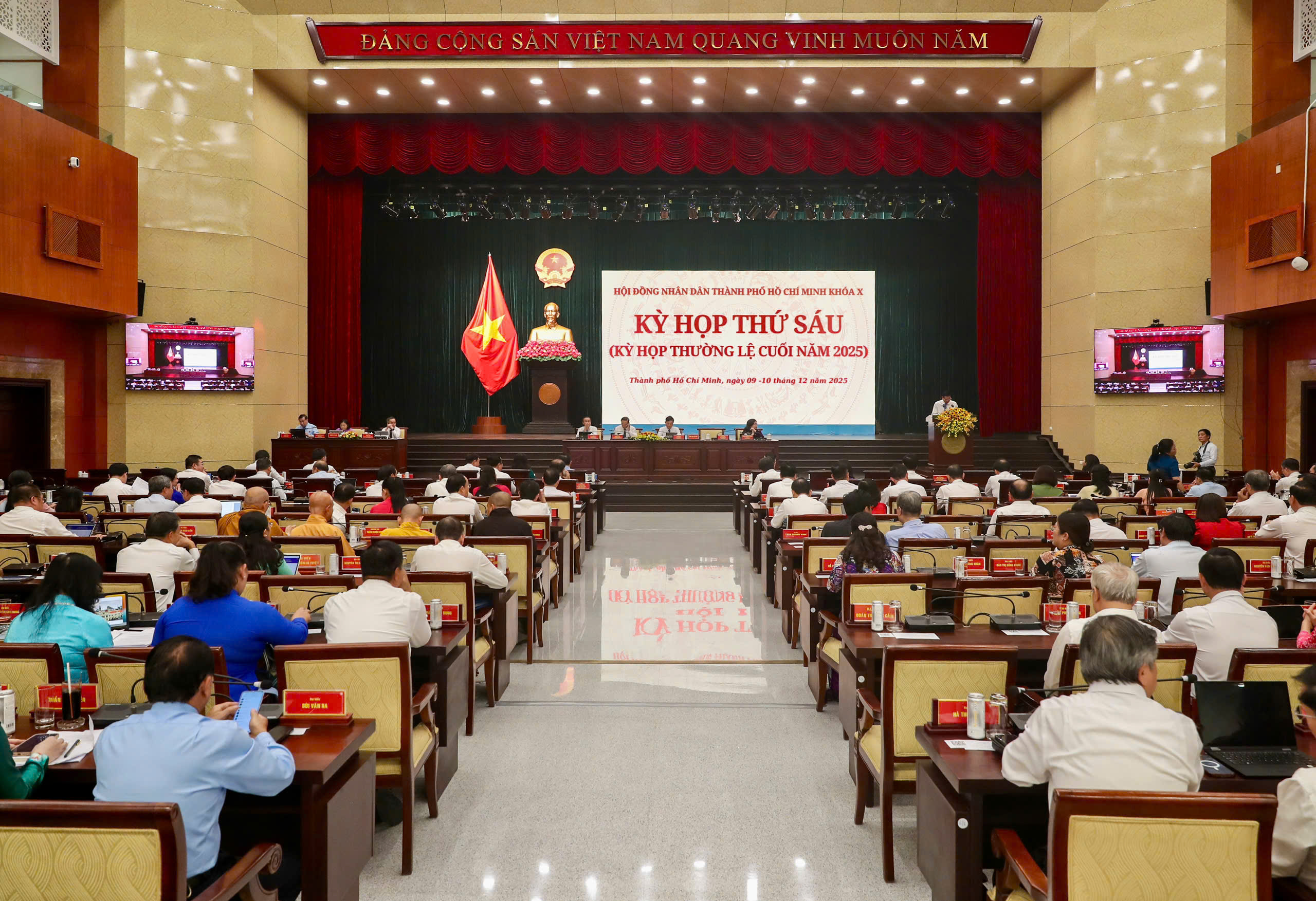 Chủ tịch HĐND TPHCM: Đại biểu HĐND phải l&agrave; cầu nối tin cậy giữa cử tri với ch&iacute;nh quyền - Ảnh 1.