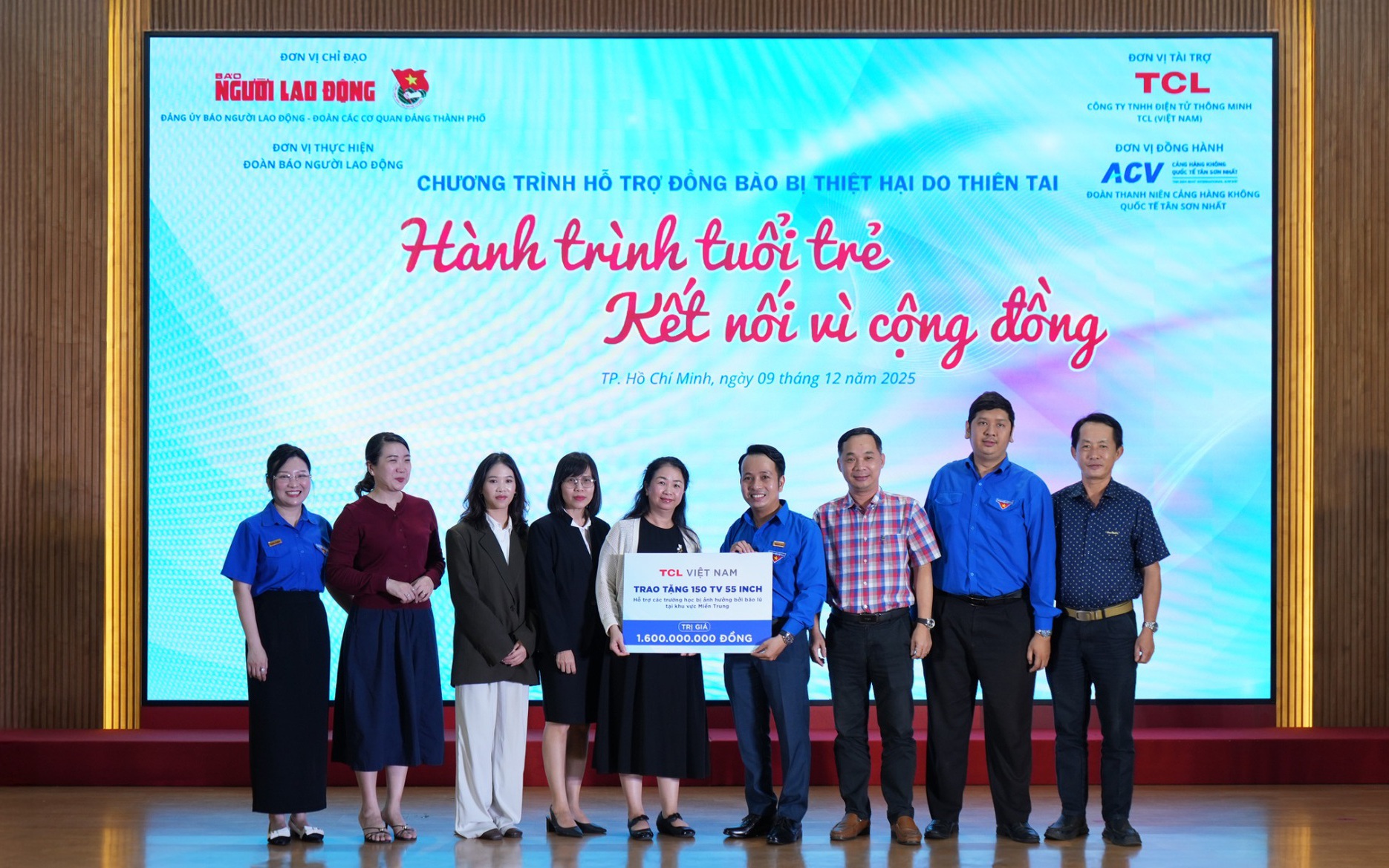 TCL chung tay báo Người Lao Động hỗ trợ các trường học thiệt hại do bão lũ tại miền Trung