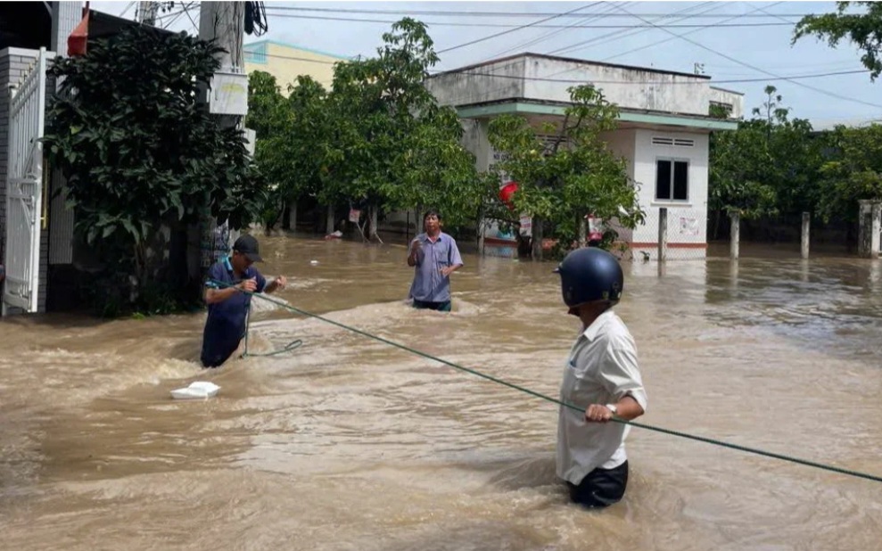 Mưa lớn dồn dập, nhiều nơi tại Ninh Thuận cũ ngập cục bộ, sạt lở taluy