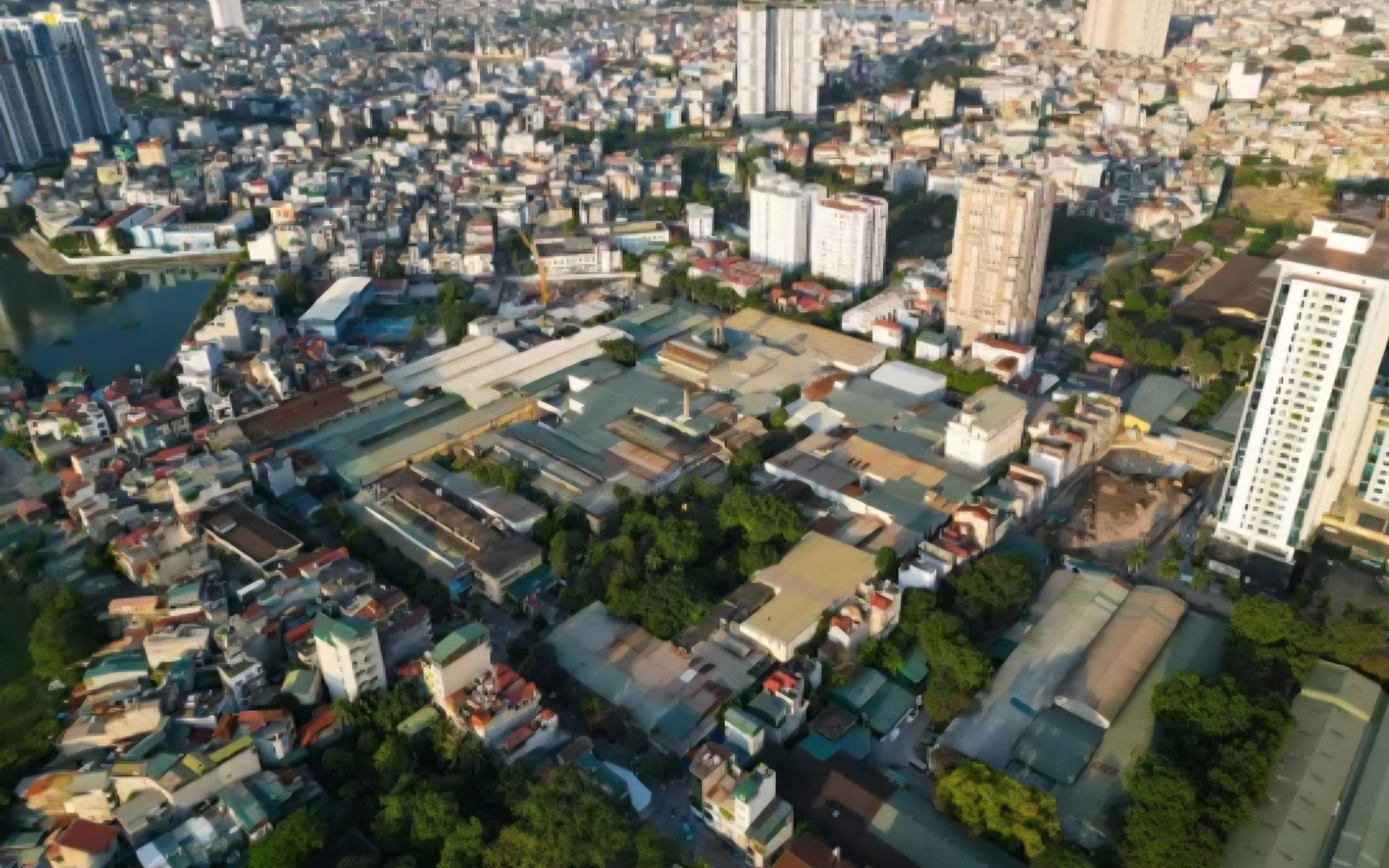 Nỗi lo sau việc di dời nhà máy, công sở