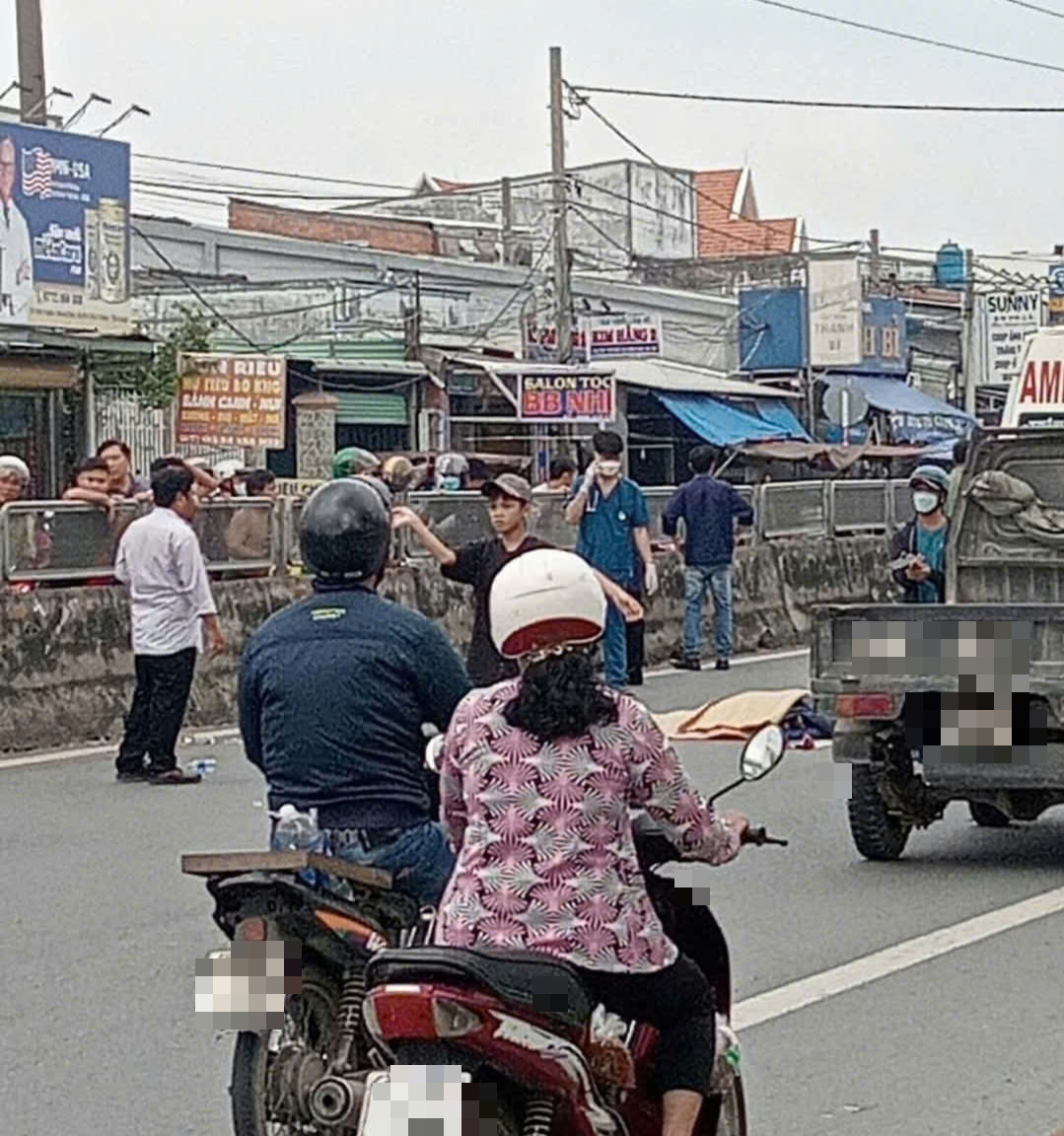 Tai nạn giao th&ocirc;ng ở Đồng Th&aacute;p khiến 2 người tử vong tại chỗ thương t&acirc;m - Ảnh 1.