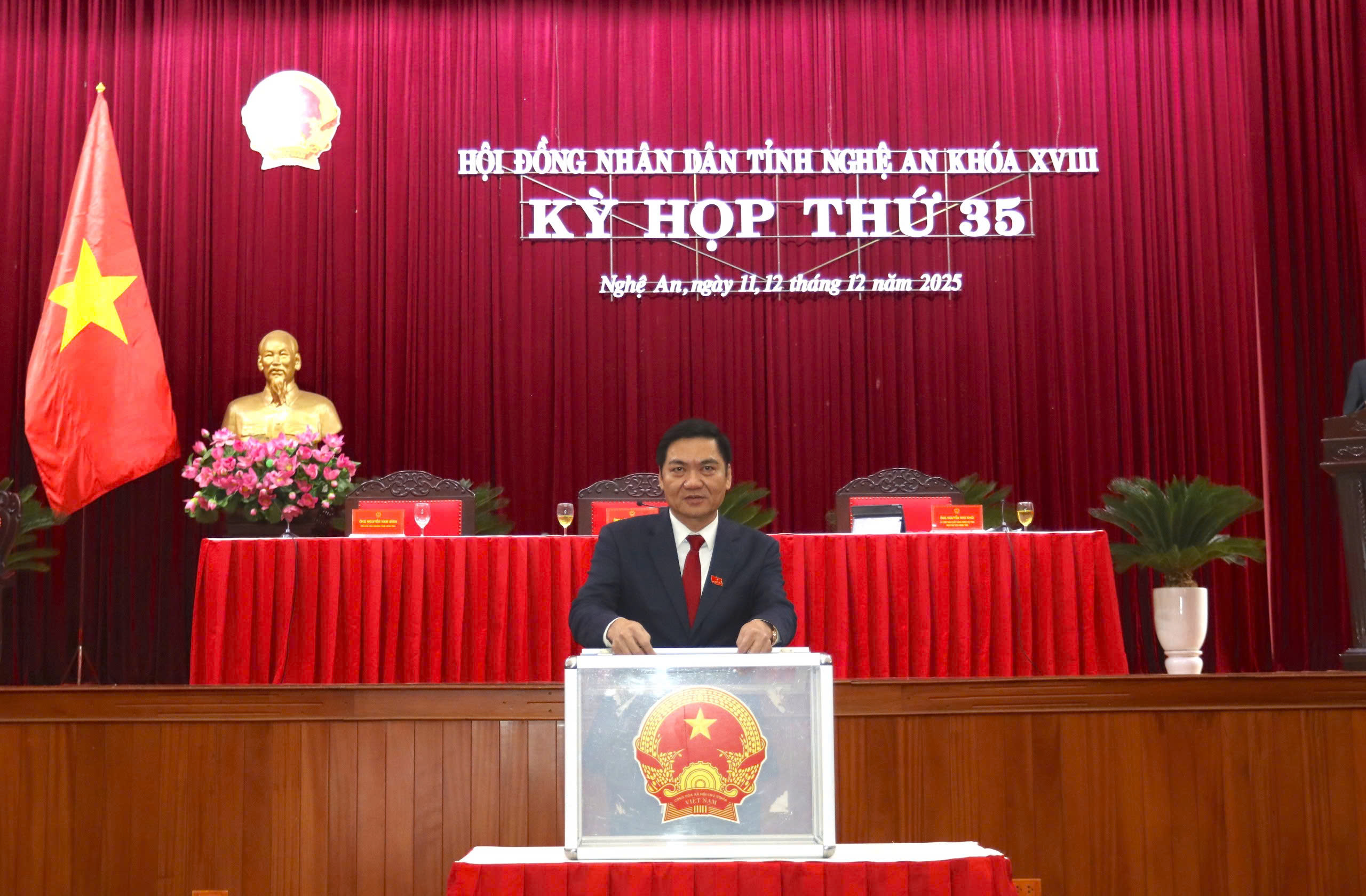 &Ocirc;ng Th&aacute;i Văn Th&agrave;nh được bầu giữ chức Ph&oacute; chủ tịch tỉnh Nghệ An  - Ảnh 2.