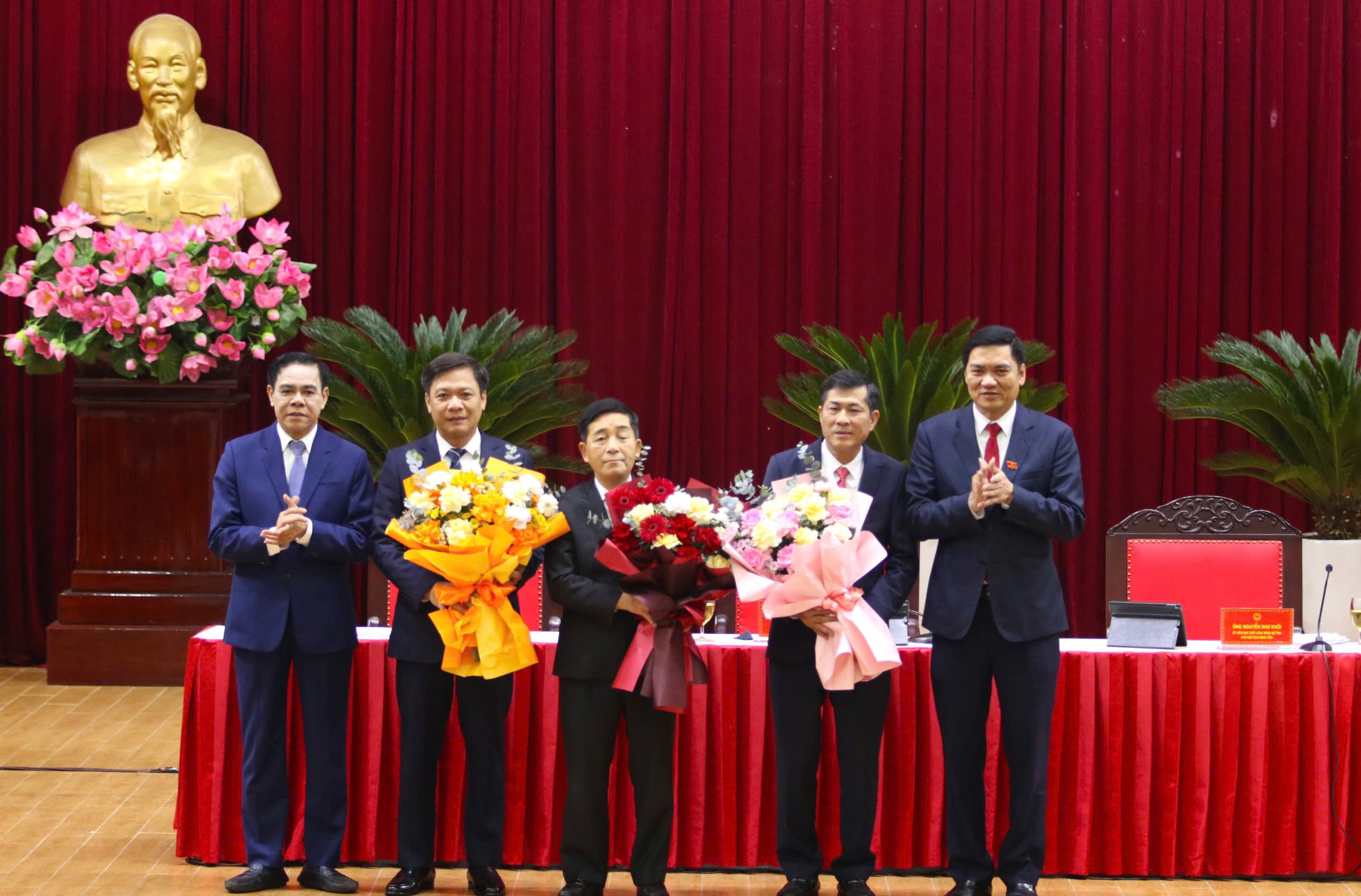 &Ocirc;ng Th&aacute;i Văn Th&agrave;nh được bầu giữ chức Ph&oacute; chủ tịch tỉnh Nghệ An  - Ảnh 3.