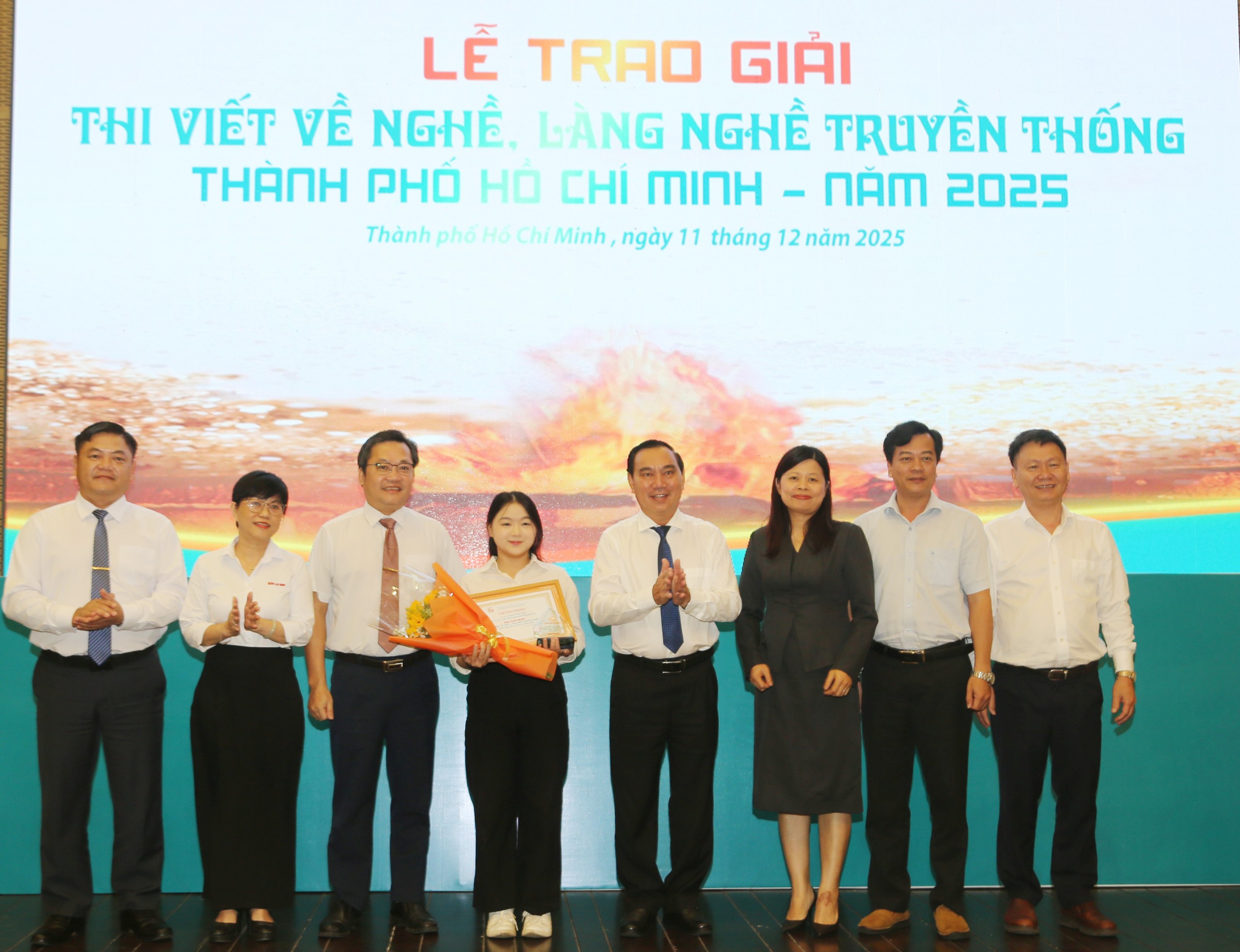 Lan tỏa t&igrave;nh y&ecirc;u nghề, l&agrave;ng nghề truyền thống - Ảnh 1.