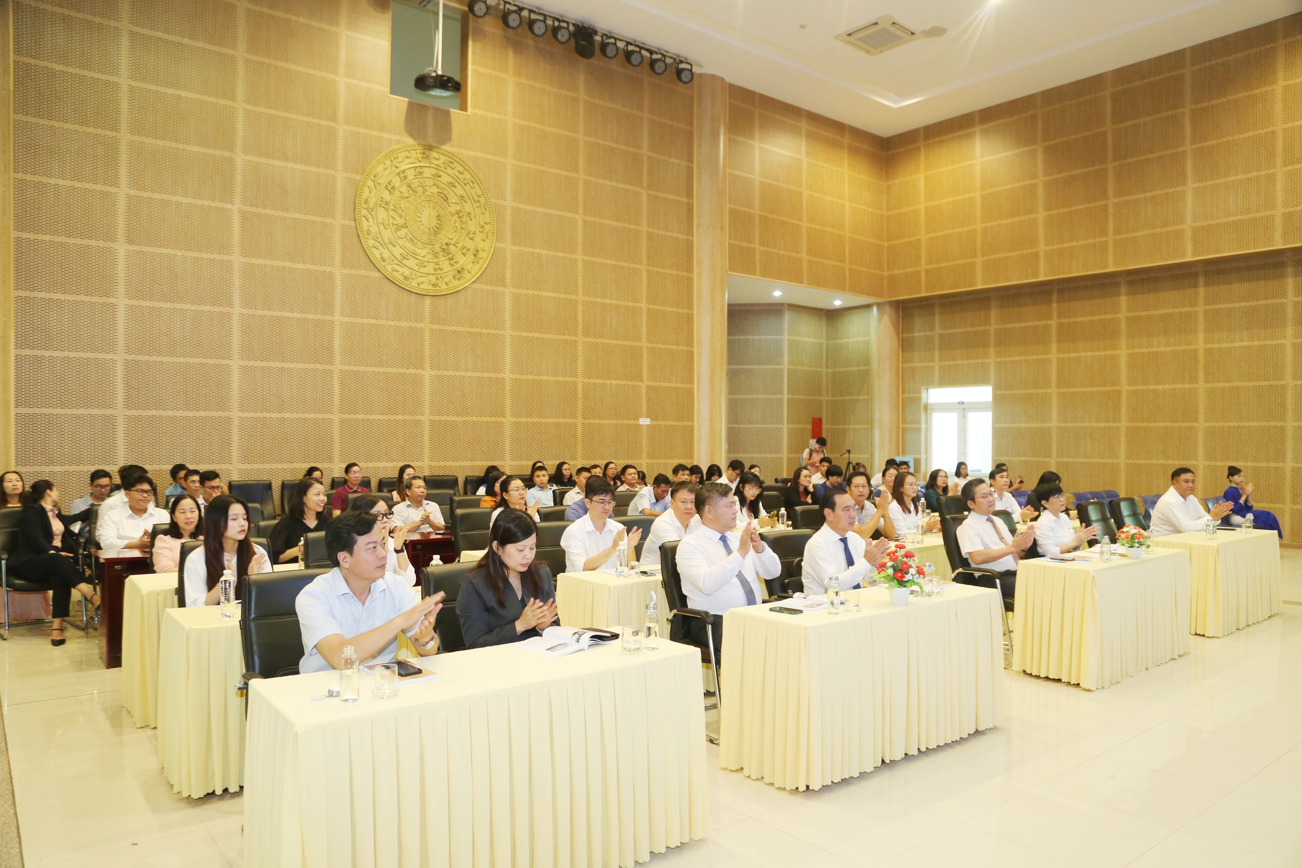 Trao giải Cuộc thi viết về nghề, l&agrave;ng nghề truyền thống TPHCM năm 2025 - Ảnh 1.
