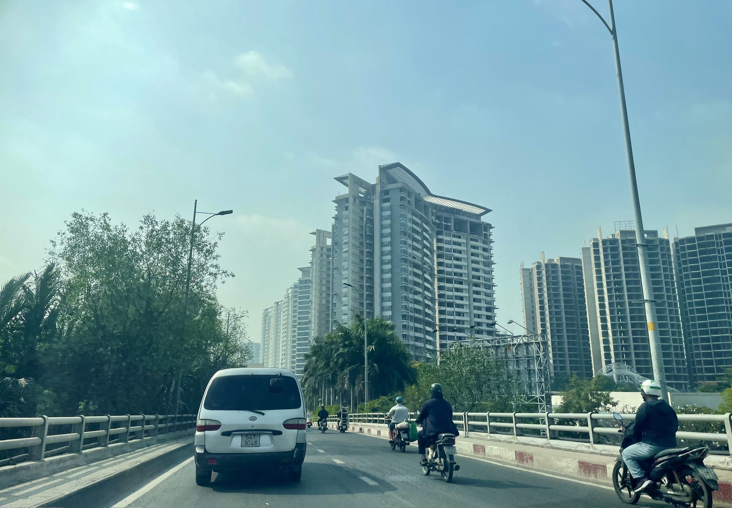 Vì sao người trẻ quyết tâm mua nhà dù giá cao kỷ lục hiện nay - Ảnh 1.