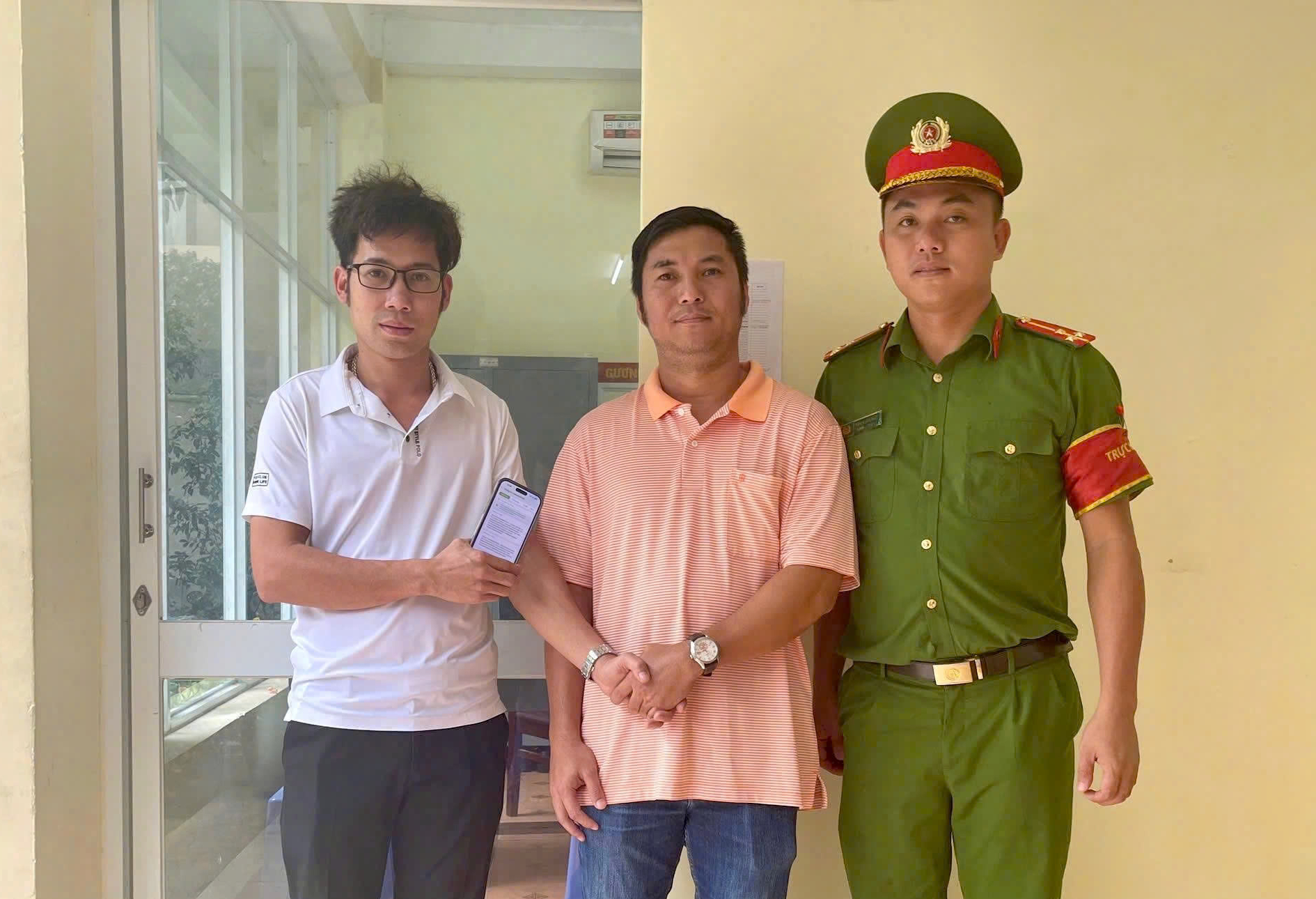 Người đ&agrave;n &ocirc;ng TPHCM trả lại 330 triệu đồng cho người chuyển nhầm t&agrave;i khoản - Ảnh 1.