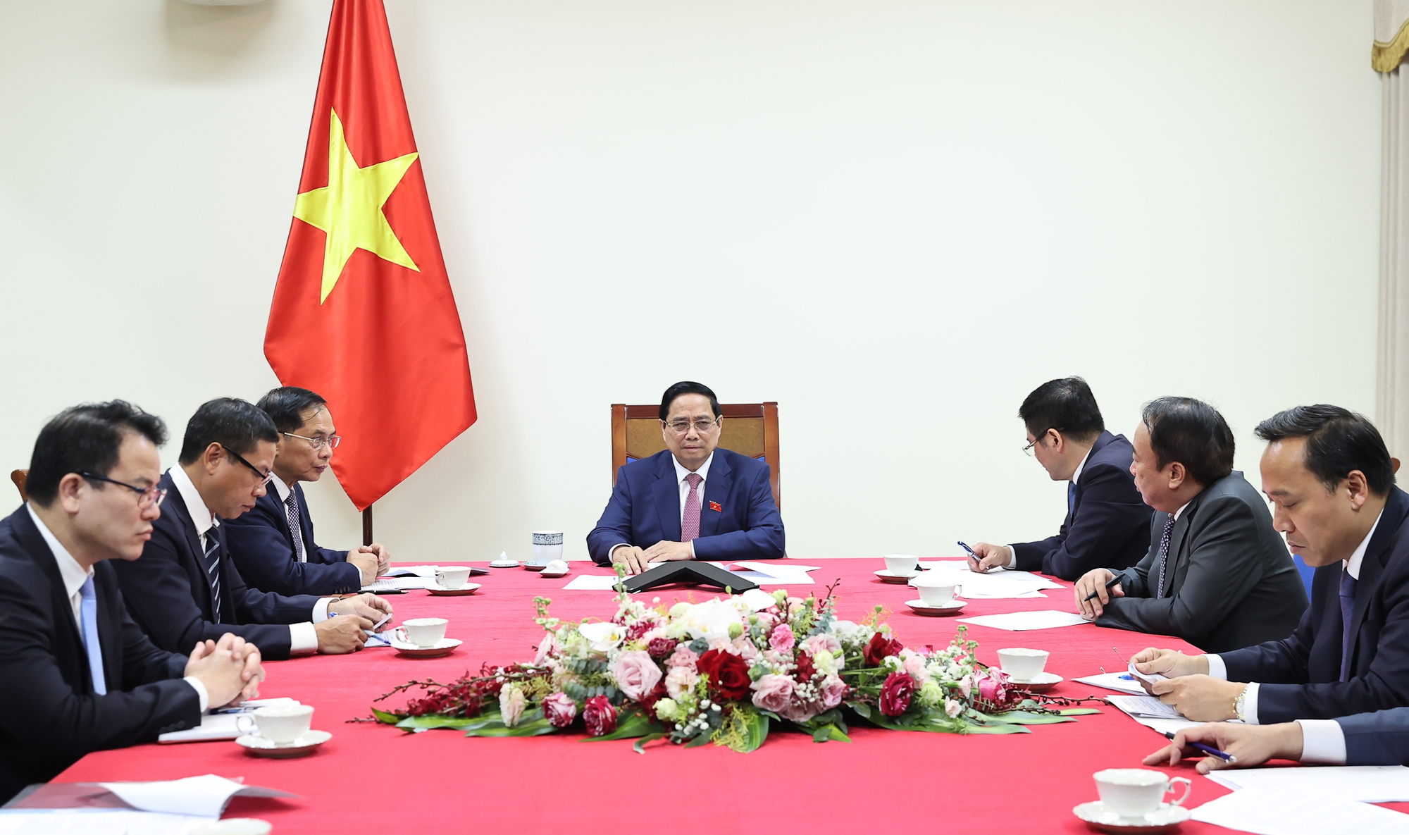 Thủ tướng Phạm Minh Chính điện đàm với Rosatom thúc đẩy hợp tác năng lượng nguyên tử - Ảnh 1.