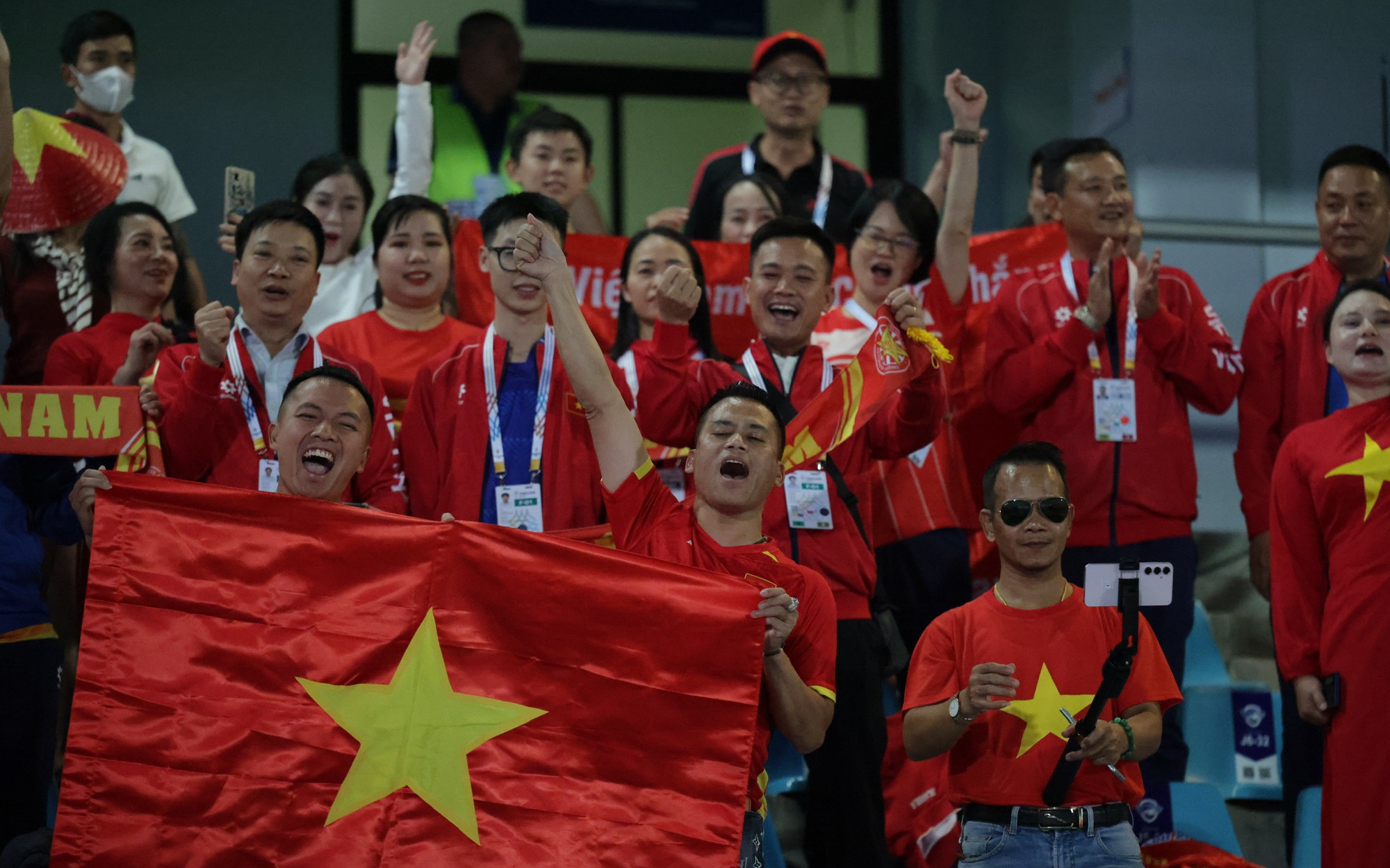 Tuyển b&oacute;ng đ&aacute; nữ Việt Nam v&agrave;o b&aacute;n kết - Ảnh 2.
