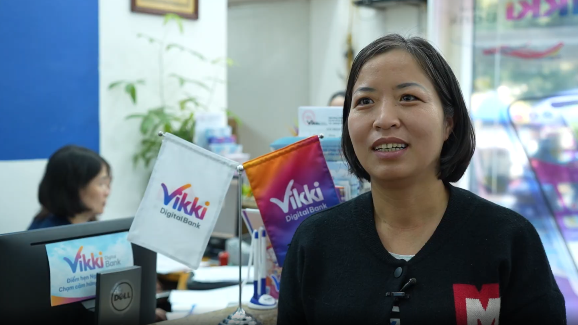 Kh&aacute;ch h&agrave;ng vỡ &ograve;a khi tr&uacute;ng v&agrave;ng từ chương tr&igrave;nh  &ldquo;tiết kiệm Vikki &ndash; tr&uacute;ng v&agrave;ng k&yacute;&rdquo; - Ảnh 1.